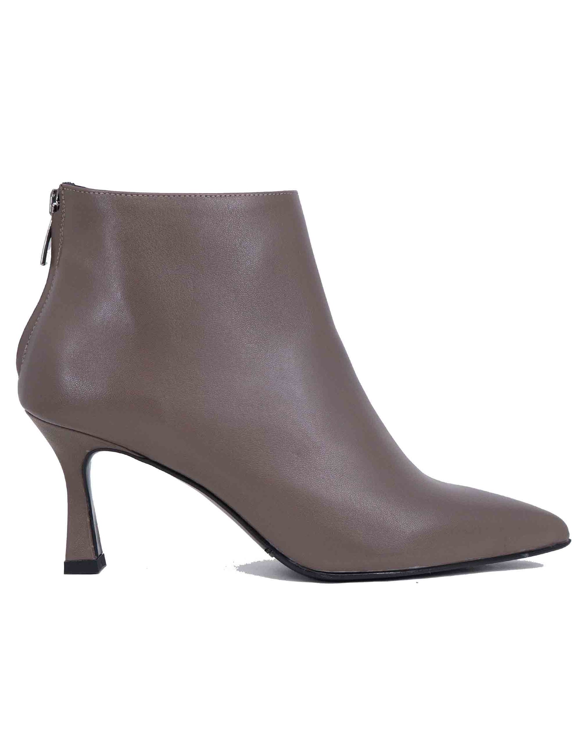 Stivaletti donna in pelle taupe con tacco alto