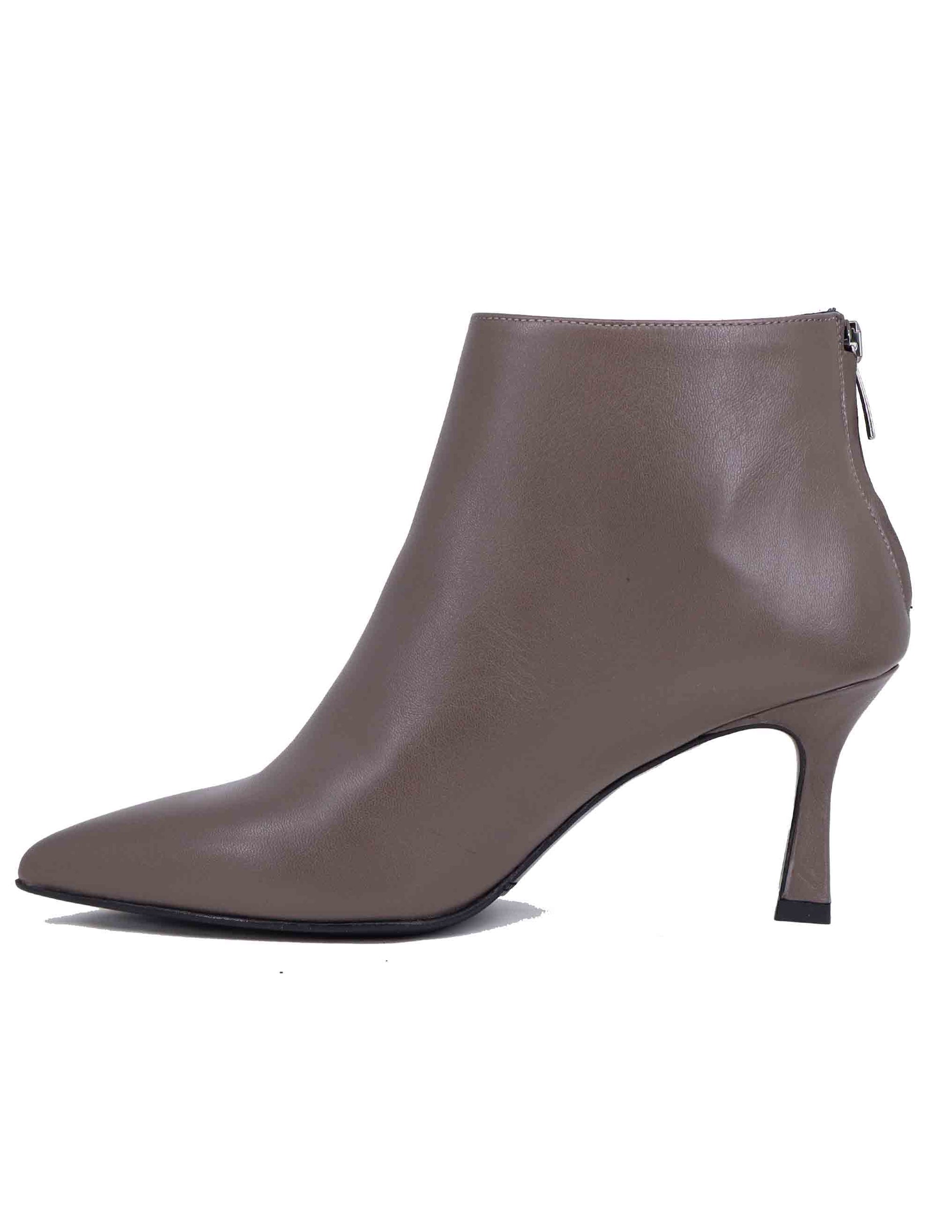 Stivaletti donna in pelle taupe con tacco alto