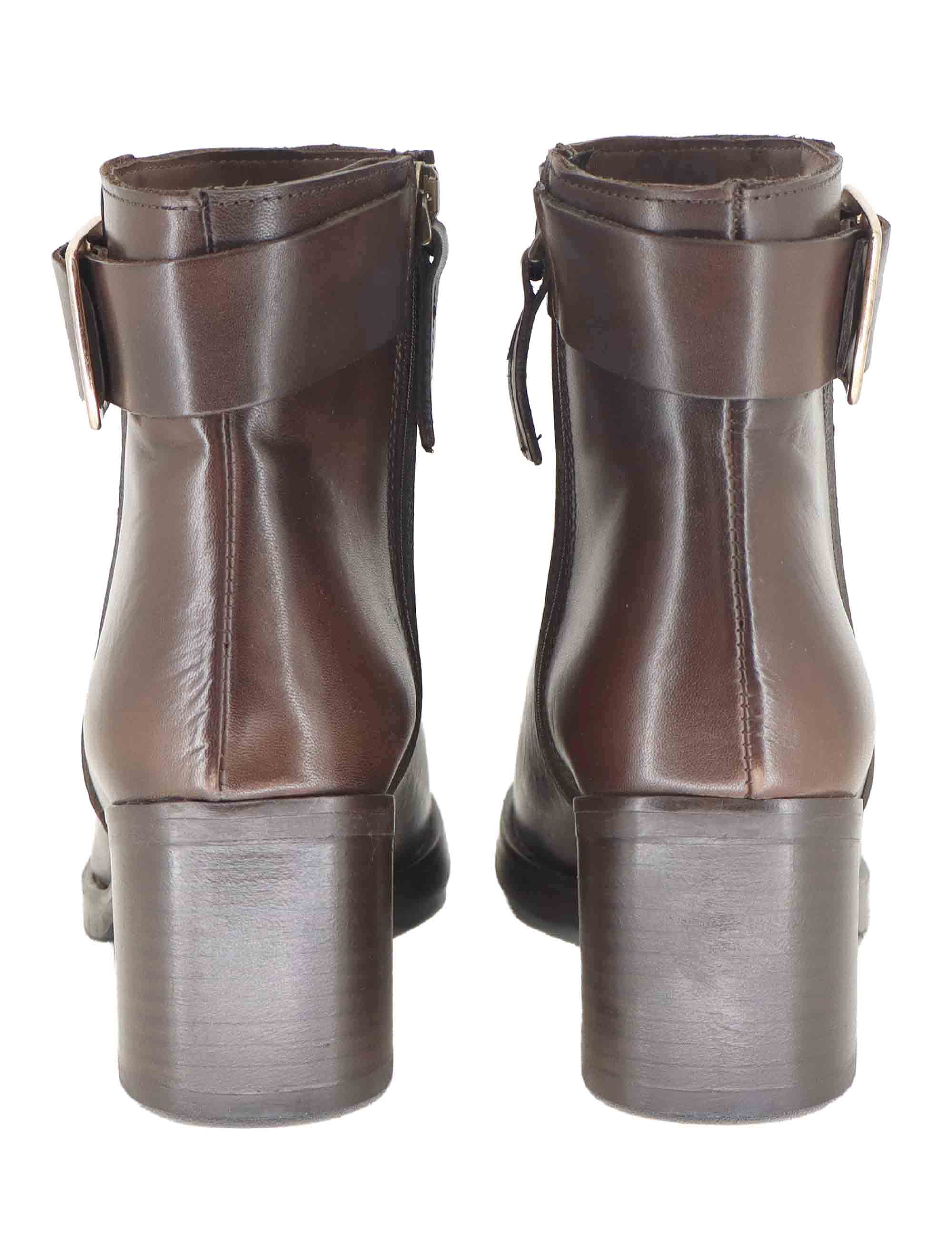 Stivaletti donna in pelle marrone con cinturino e fibbia oro con tacco medio SPTR2002 014 Spatarella 