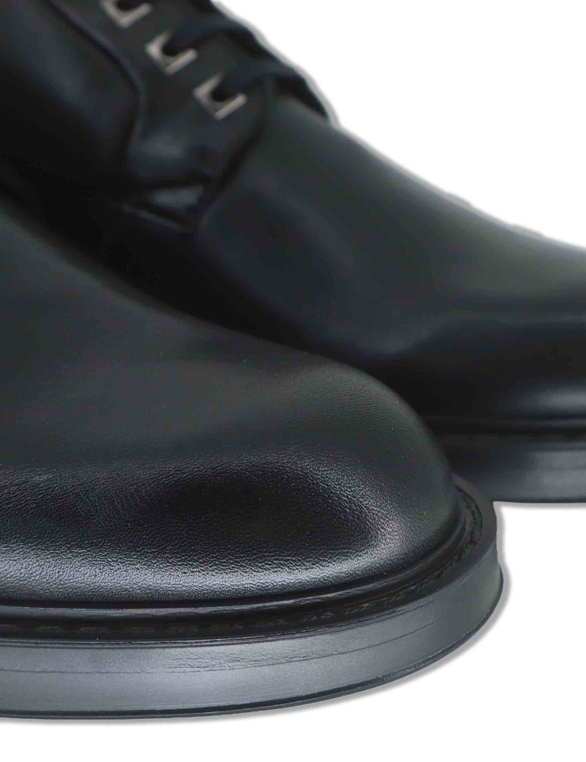 Stringate uomo Smart in pelle nera con lacci in tinta e suola ultra leggera 14076A 6583AM.1 Ambitious 