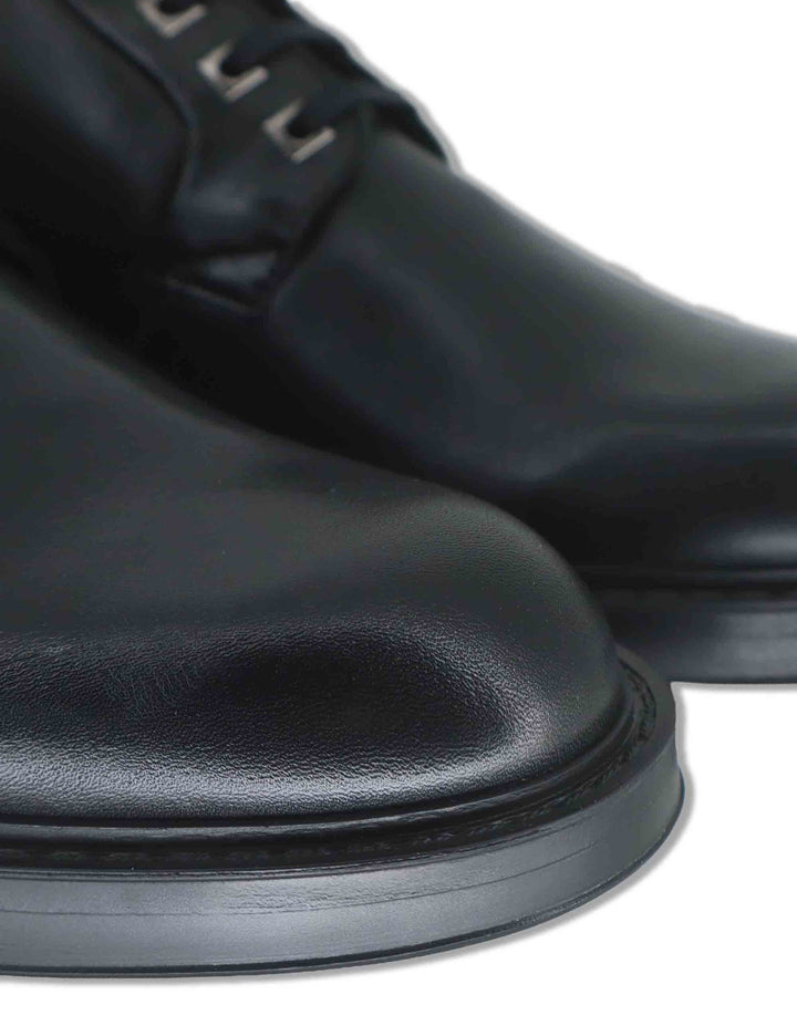 Stringate uomo Smart in pelle nera con lacci in tinta e suola ultra leggera 14076A 6583AM.1 Ambitious 