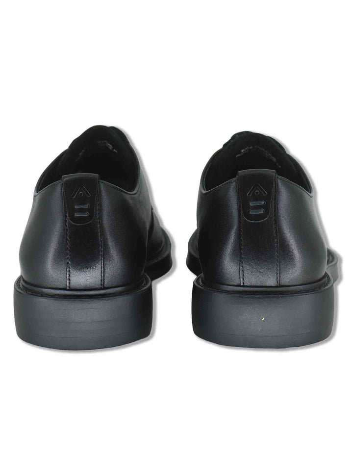 Stringate uomo Smart in pelle nera con lacci in tinta e suola ultra leggera 14076A 6583AM.1 Ambitious 
