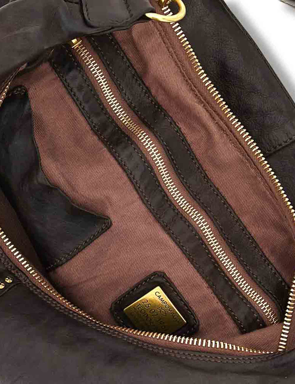 Borsa a spalla donna in pelle di vacchetta tinta in capo con borchie moro C045720ND X0007 C1501 Campomaggi 