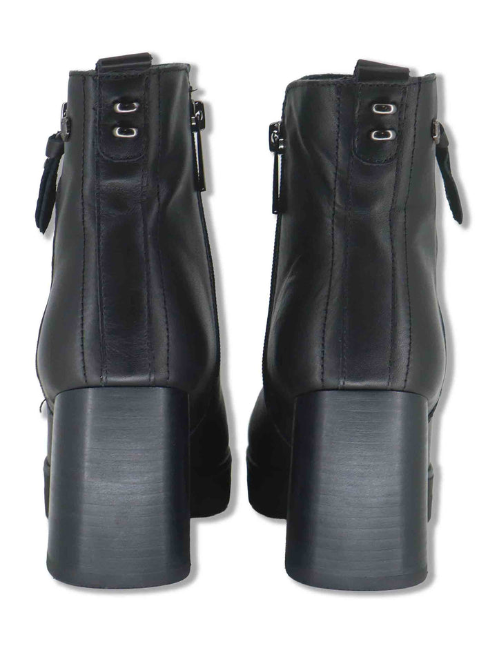 Stivaletti donnain pelle nera con borchiette tacco alto plateau e punta tonda 164283 01 Carmela 