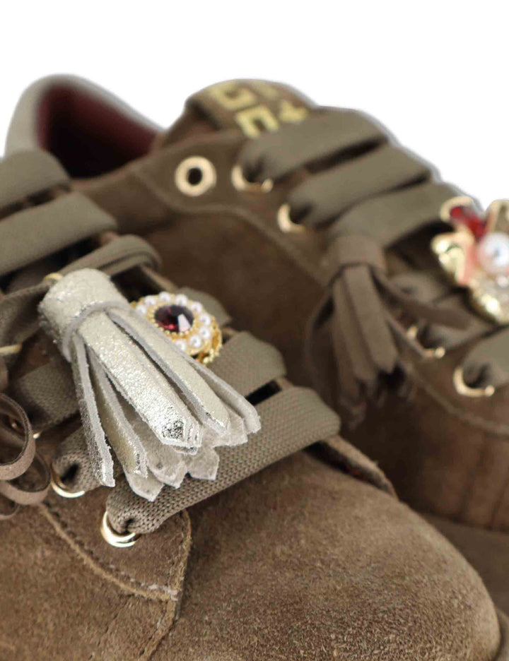 Sneakers donna in camoscio taupe con zeppa in tono charms removibili e punta tonda OLIVIA 150 Gio + 