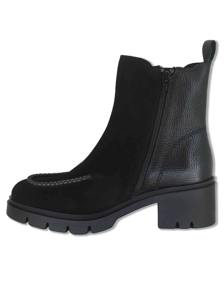 Stivaletti beatles donna in camoscio ingrassato nero con elastici laterali e suola carrarmato HI265100 BLACK Hispanitas 