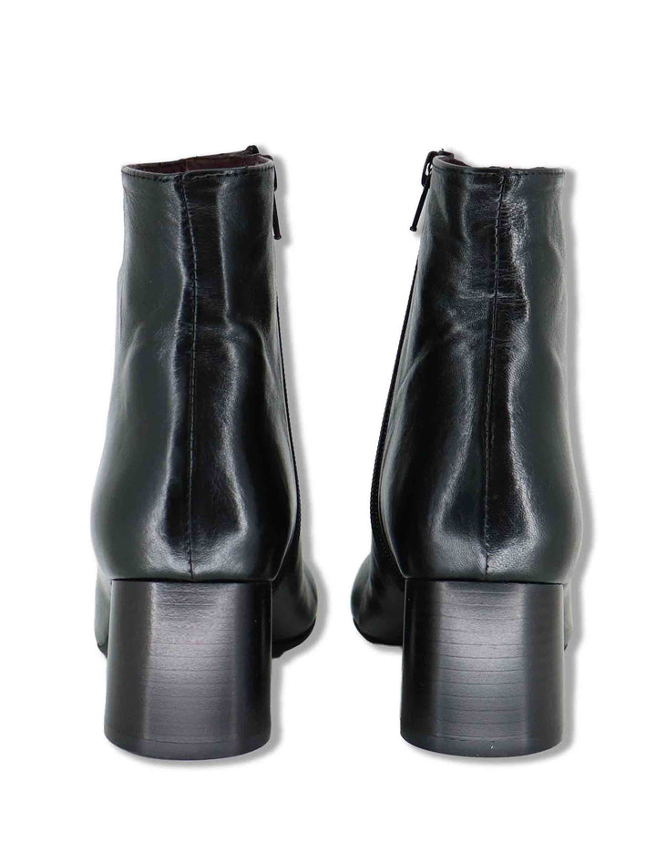 Stivaletti donna in pelle nera con punta tonda zip interna e tacco comodo D450CU 001 Les Venues 