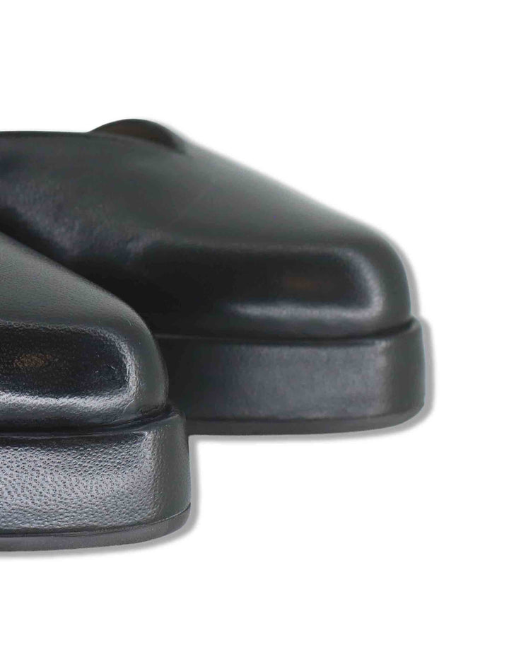 Decollete donna in pelle nera con cinturino regolabile tacco alto plateau e punta a punta SP2346 001 Spatarella 