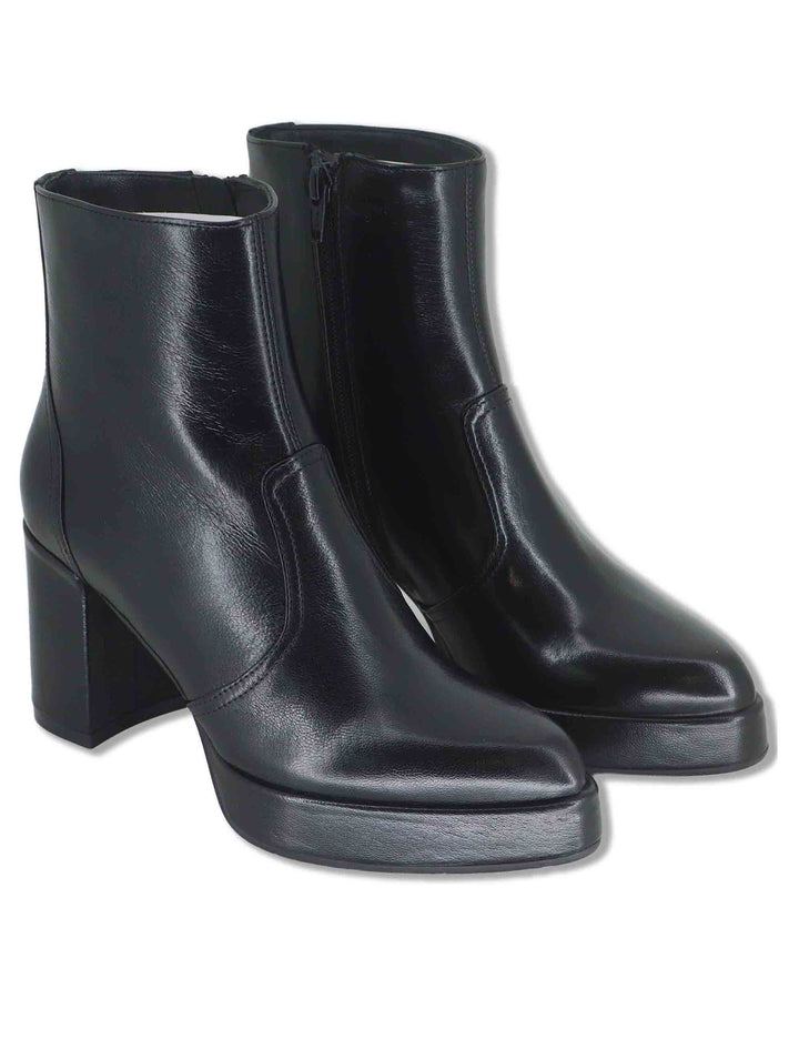 Stivaletti donna in pelle nera con tacco alto plateau zip interna e punta a punta SP2347 001 Spatarella 