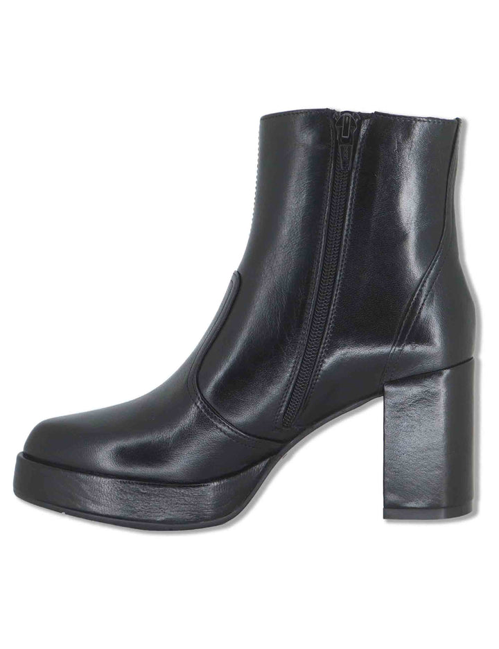 Stivaletti donna in pelle nera con tacco alto plateau zip interna e punta a punta SP2347 001 Spatarella 