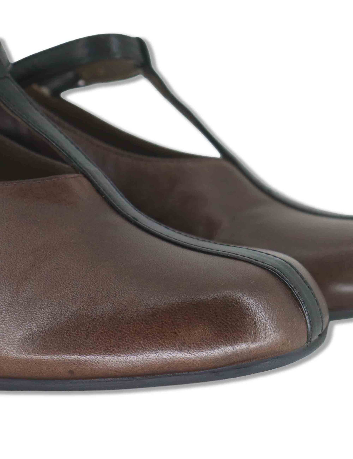 Decollete donna in pelle marrone con cinturino nero tacco fasciato e punta tonda SP2608 014 Spatarella 