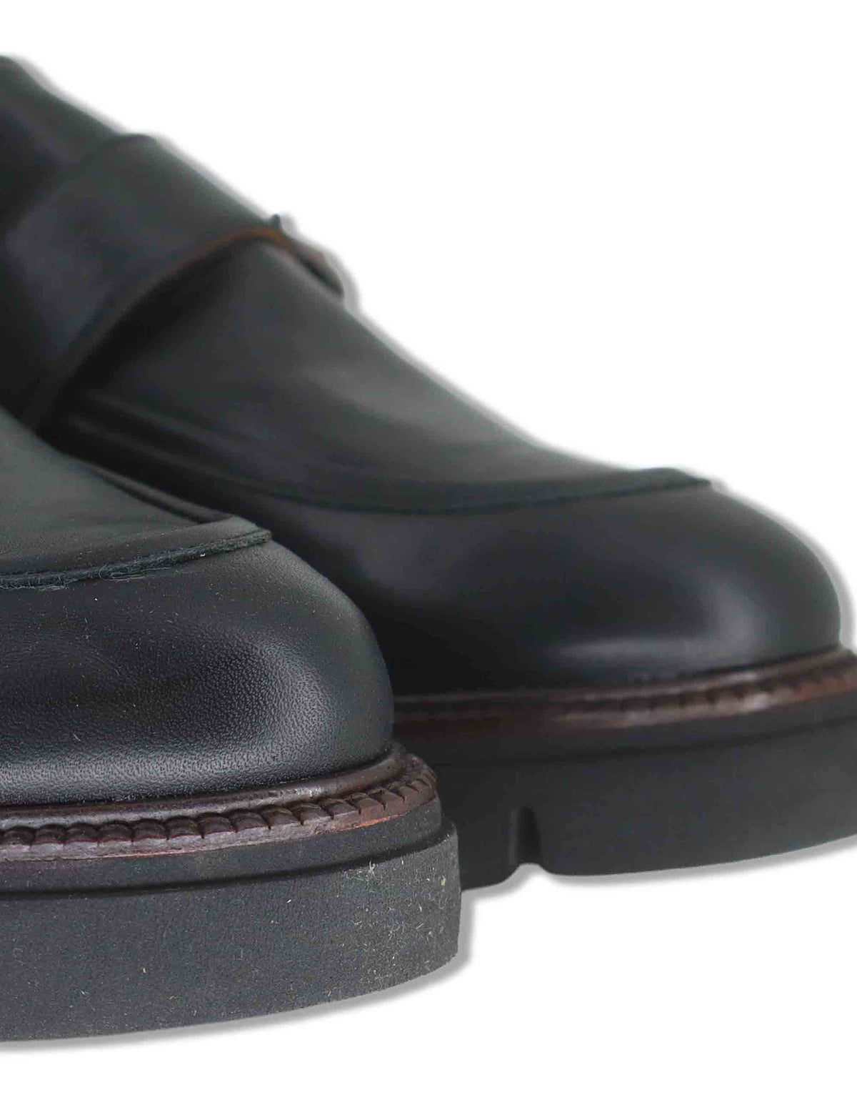 Mocassini donna in pelle nera con fibbietta cinturino punta tonda e suola carrarmato SP70371 001 Spatarella 