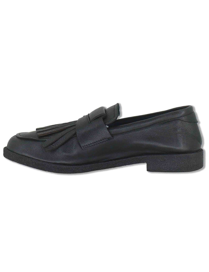 Mocassini donna in pelle nera con frange e auola in gomma con tacco basso SP70450 001 Spatarella 