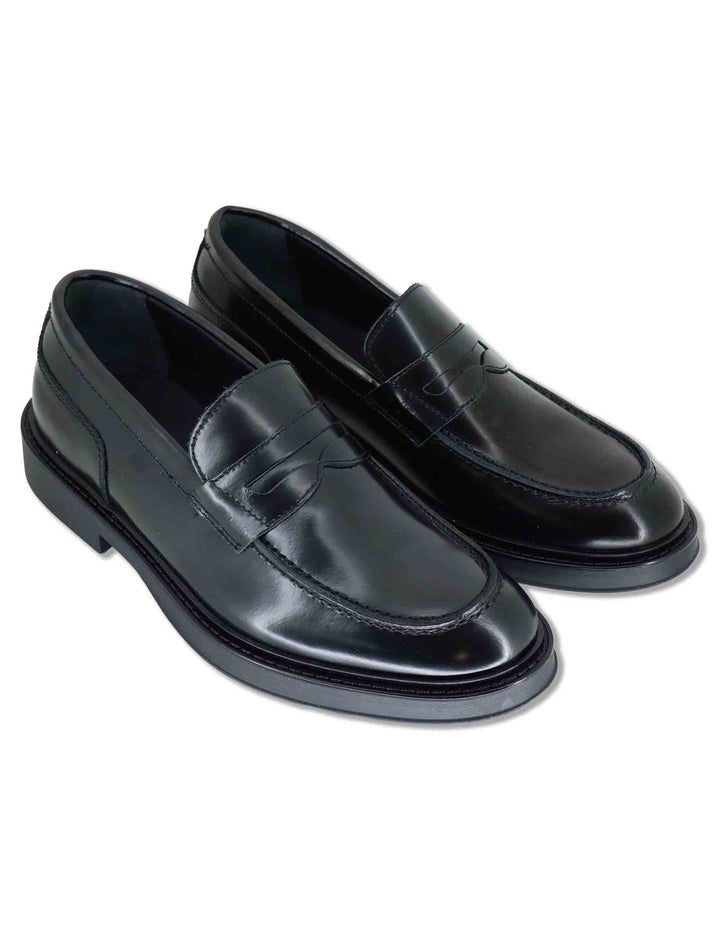 Mocassini uomo in pelle nera con vaschetta cucita e punta affusolata SPDU8010 001 Spatarella 