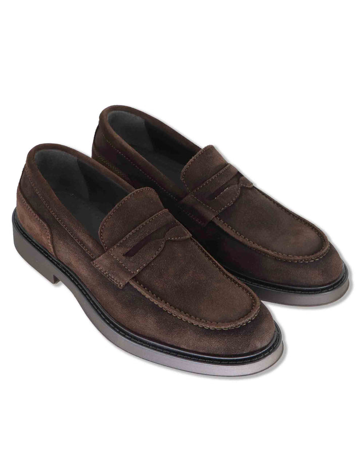 Mocassini uomo in camoscio marrone con vaschetta cucita e punta affusolata SPDU8010 014 Spatarella 