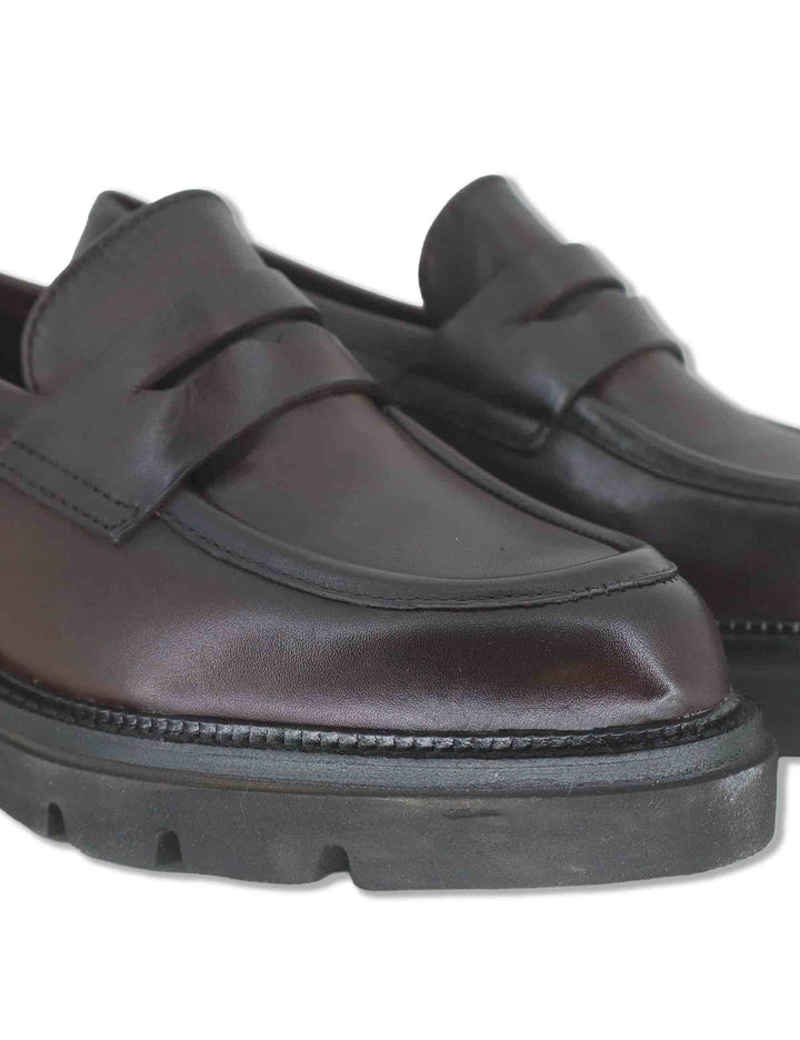 Mocassini donna in pelle bordeaux con bendina liscia e suola carrarmato UB385209 500217 Vueva 