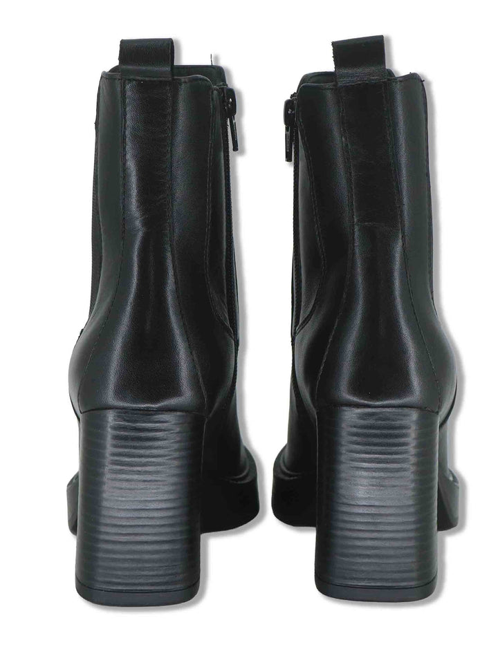 Stivaletti beatles donna in pelle nera con elastici laterali tacco alto e plateau WH478H11 600160 Vueva 