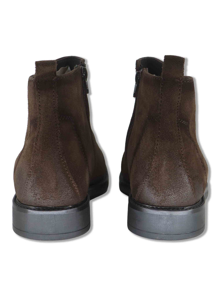 Stivaletti uomo in camoscio marrone con doppia zip esterna e interna e suola in gomma YB276201 500228 Vueva 