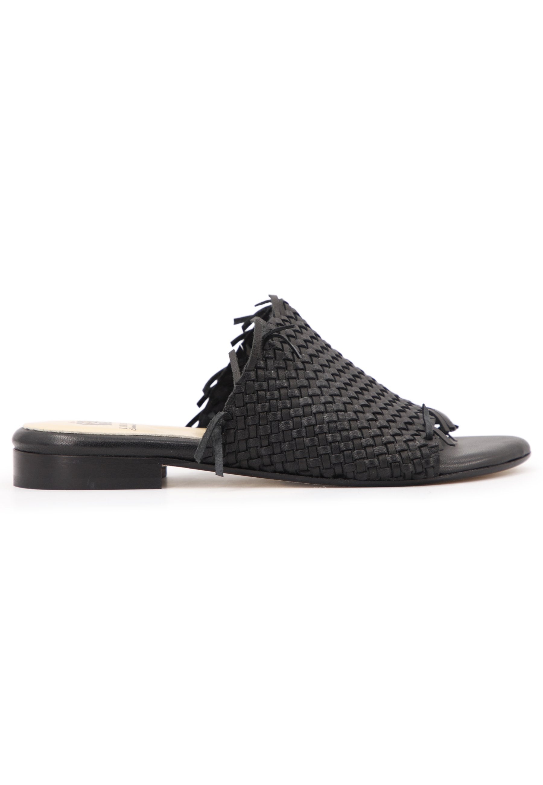 Women's flat sandals in black woven leather