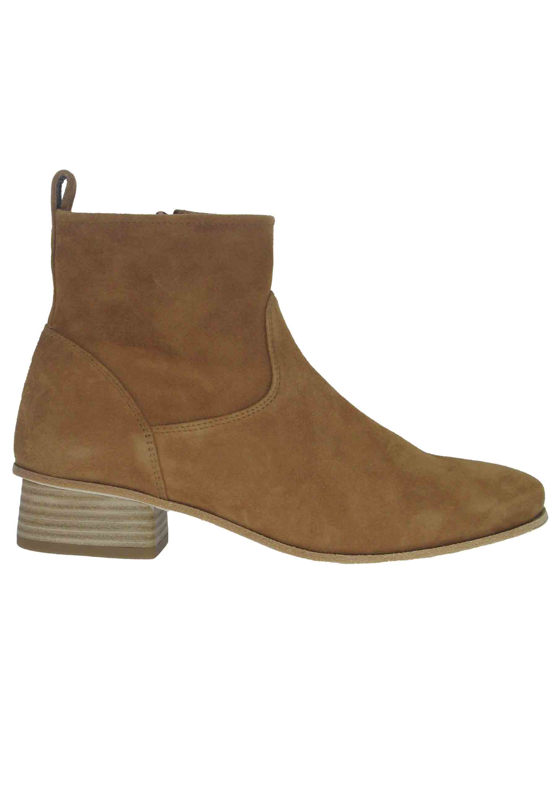 Esay women's ankle boots in leather suede with low heel
