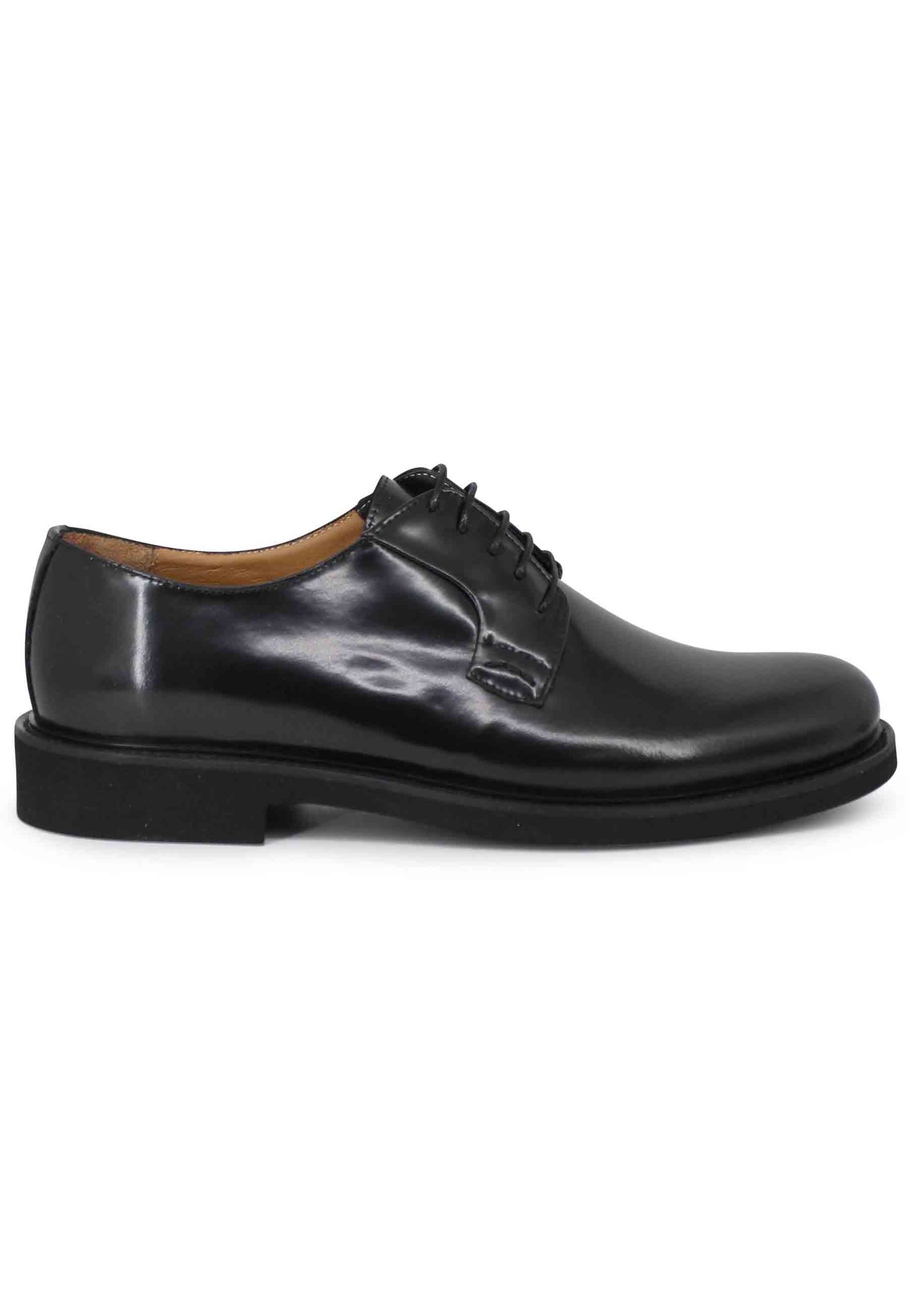 Men's lace-ups in black leather with ultra light rubber sole