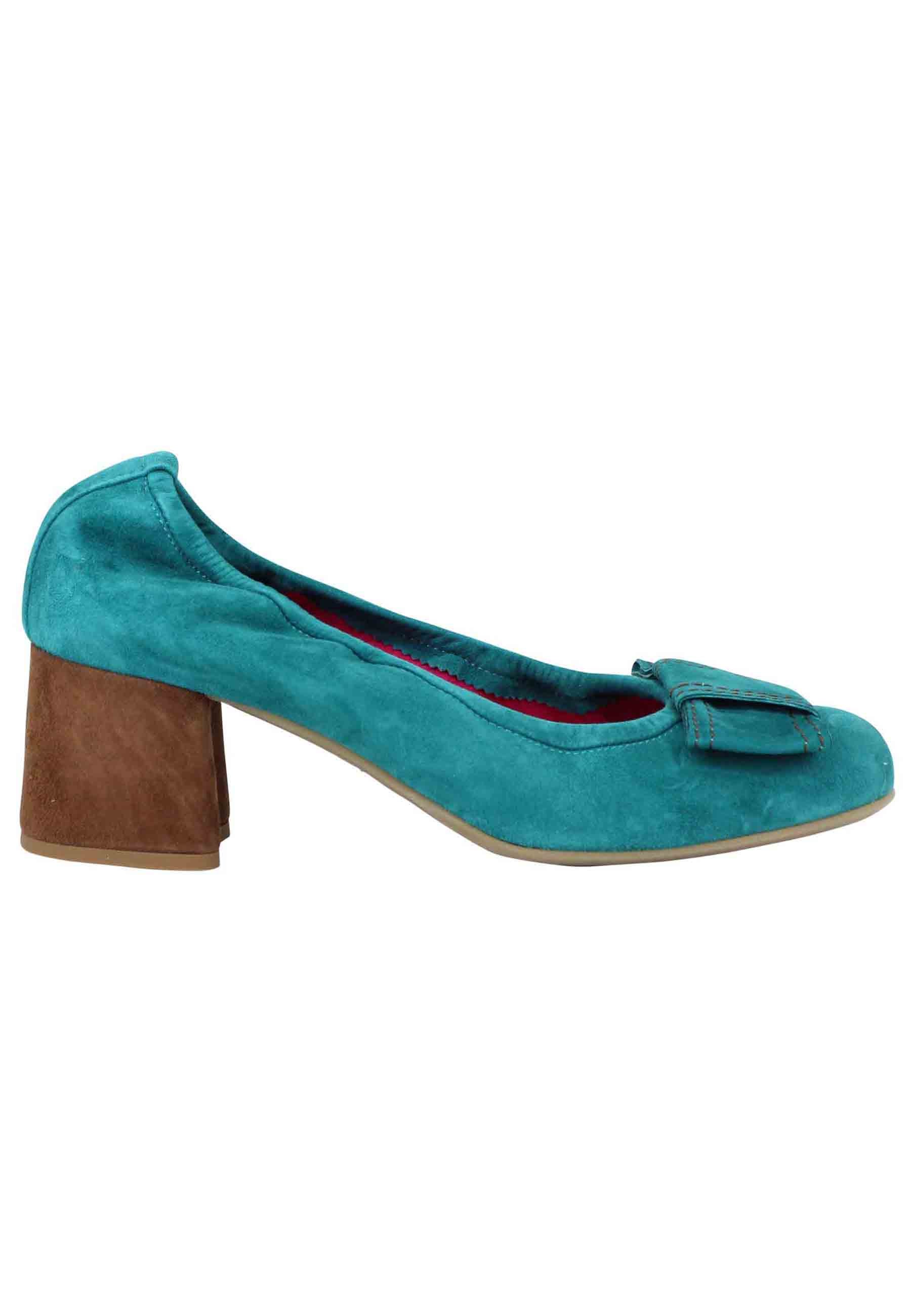 Women's décolleté in petrol blue suede with elasticated neckline