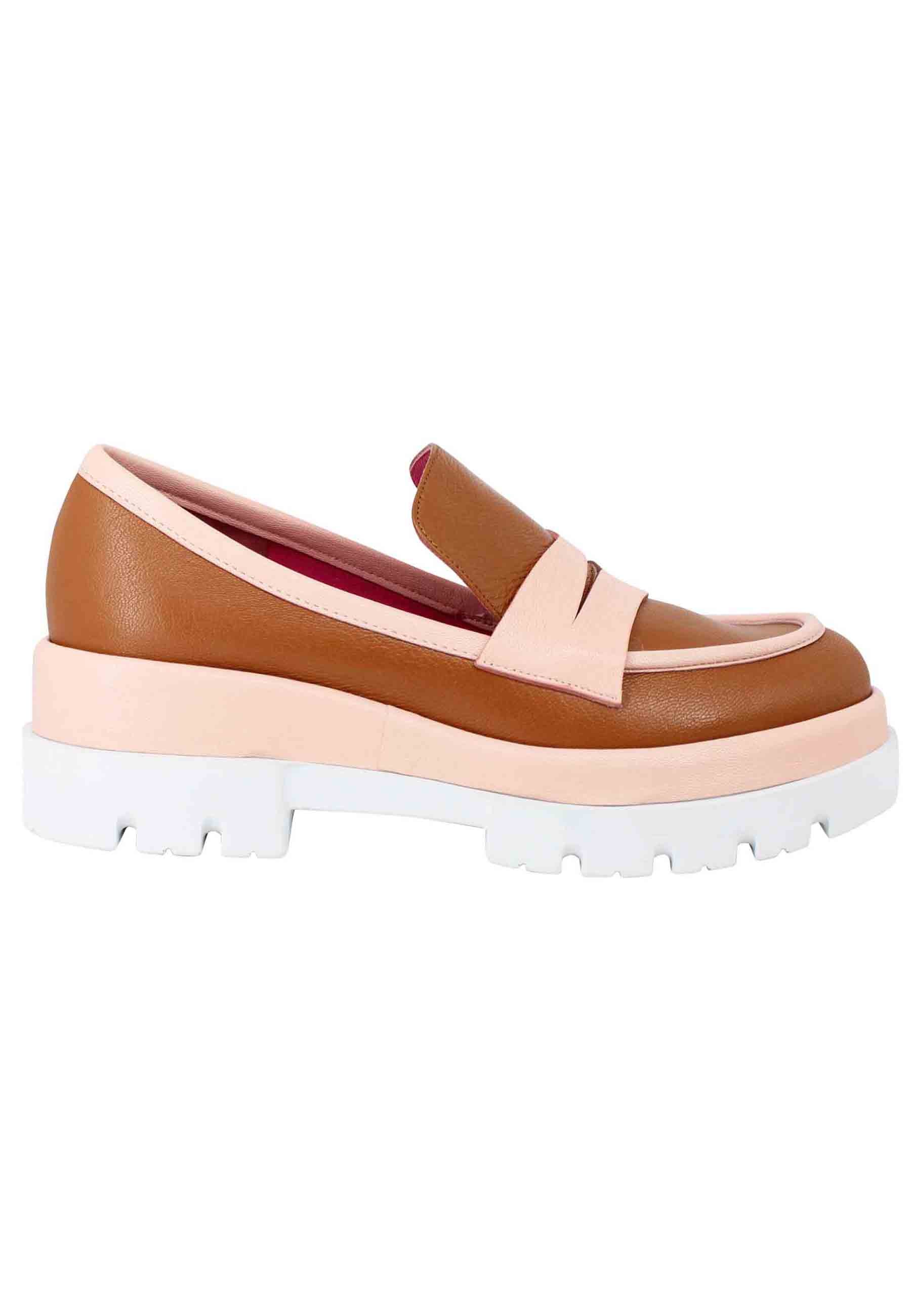 Women's moccasins in tan leather with wedge and powder leather inserts