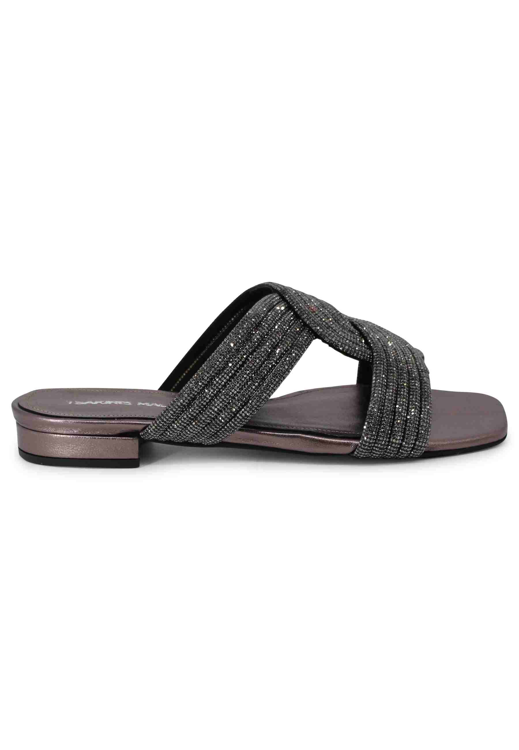 Women's flat sandals in black laminated fabric