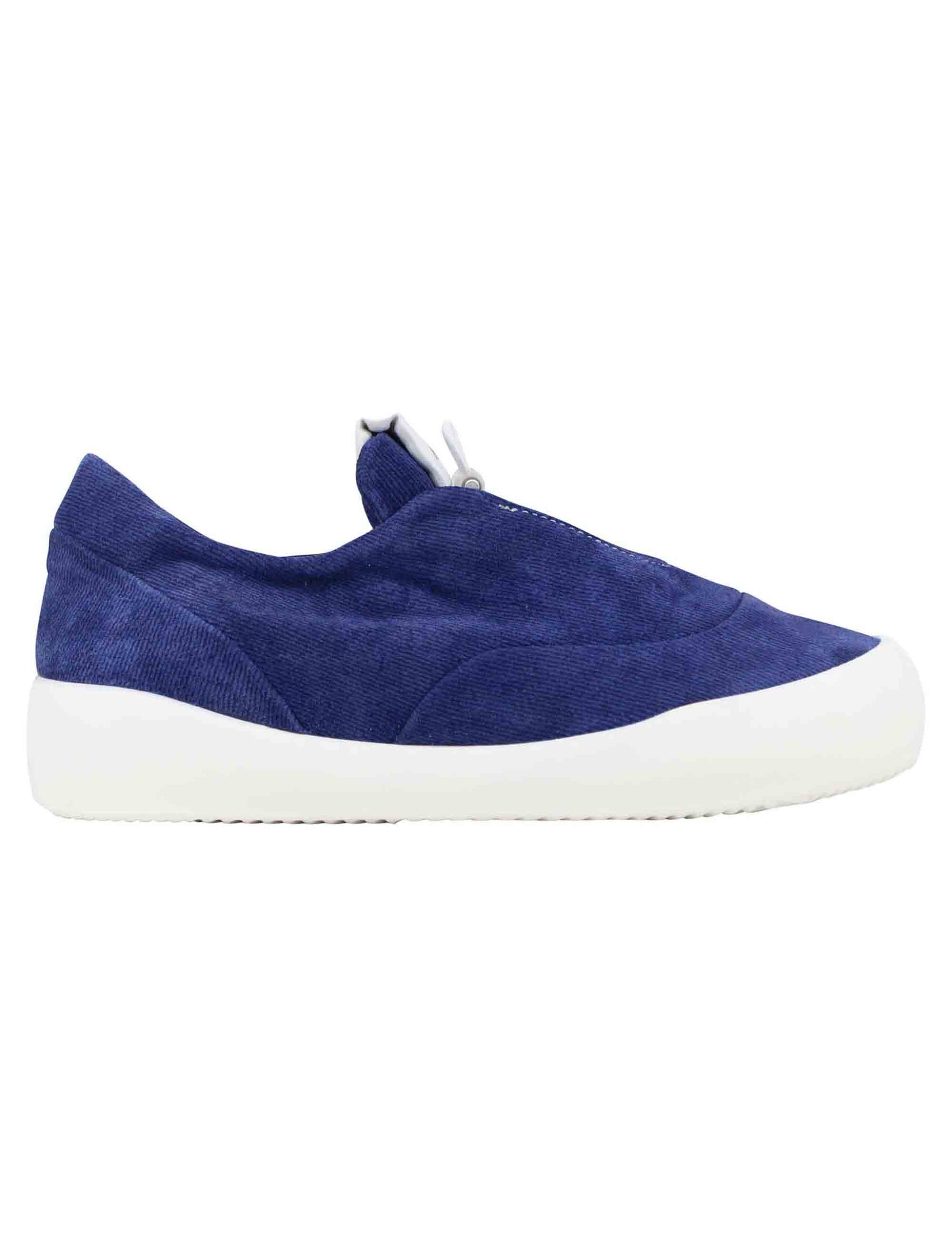 Women's sneakers in blue suede with light rubber sole