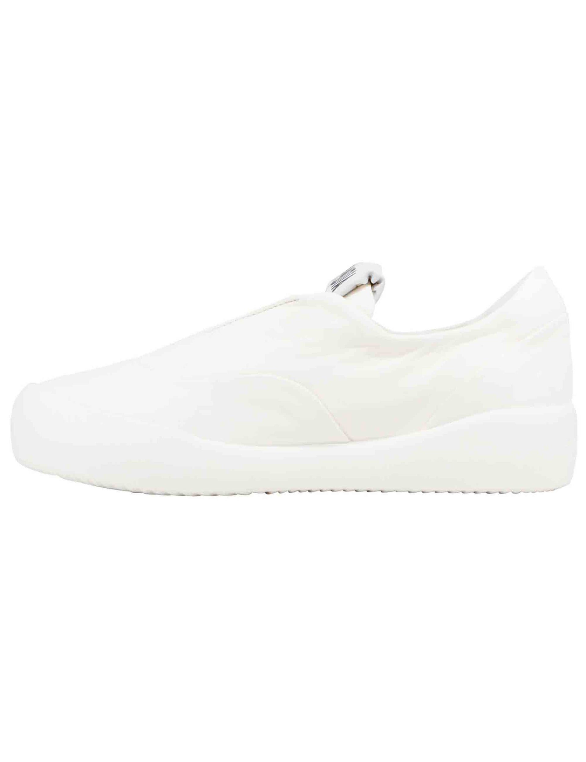 Women's off-white leather sneakers with light rubber sole