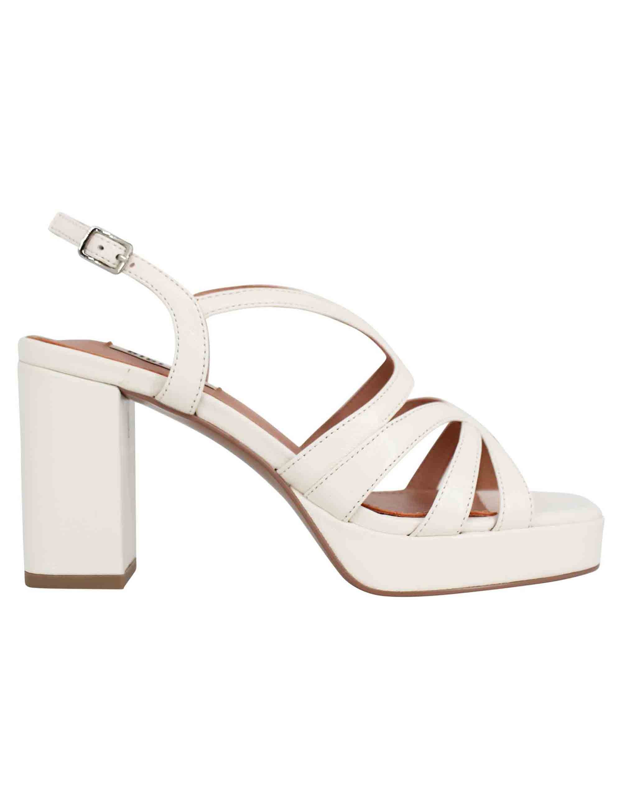 Spatarella Sandali slingback donna in vernice bianca con tacco plateau e punta quadra