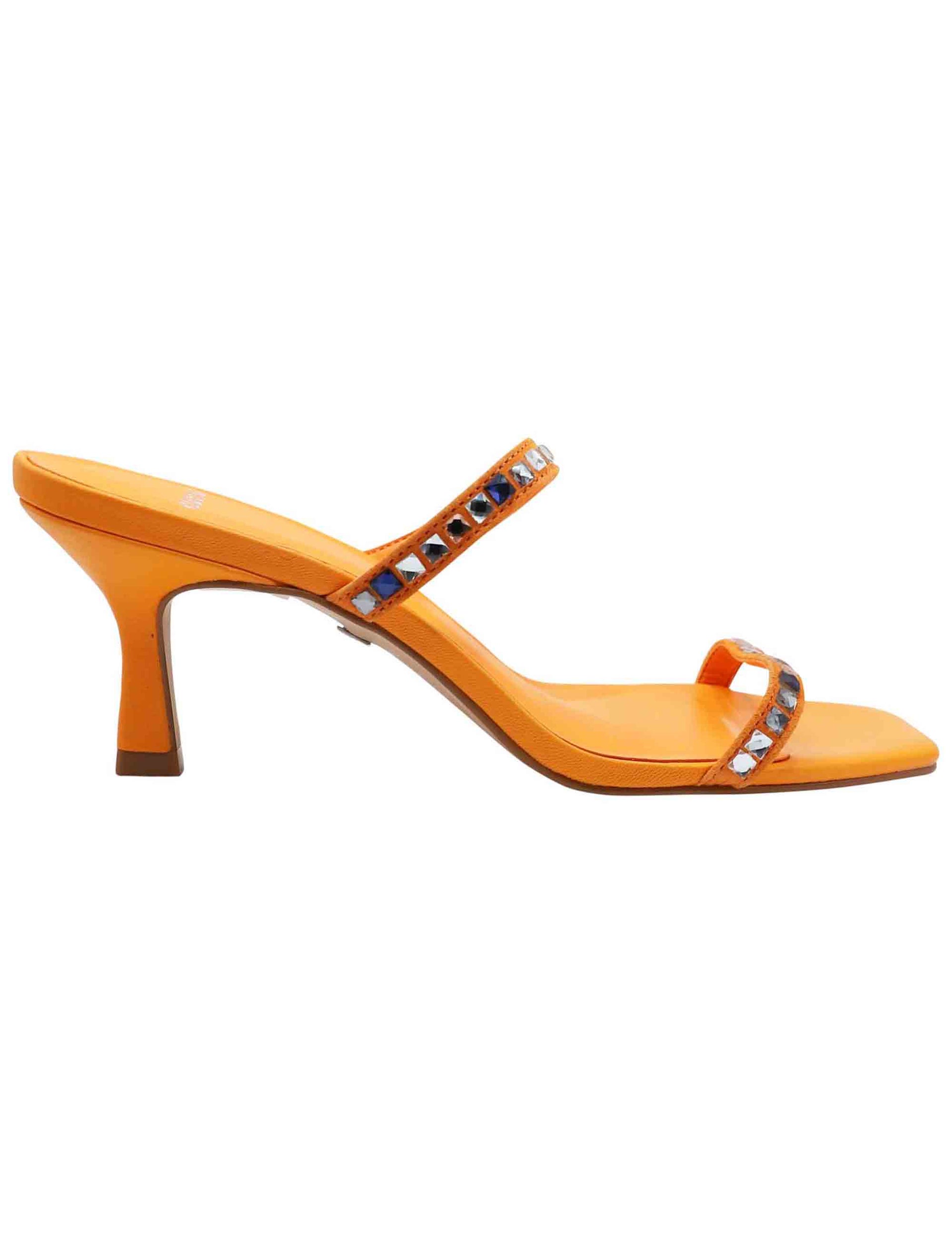 Sandali donna in pelle arancione con doppia fascia in strass e punta quadra