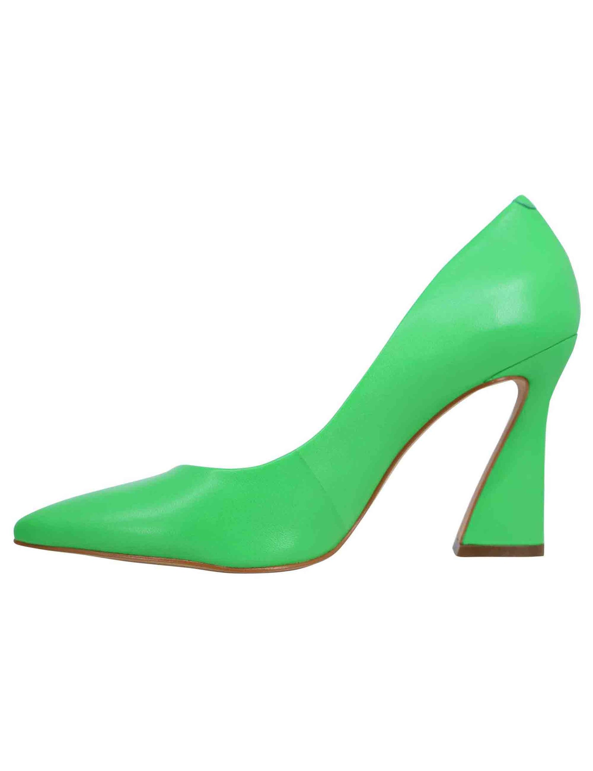 Women's green leather pumps with high heel and pointed toe