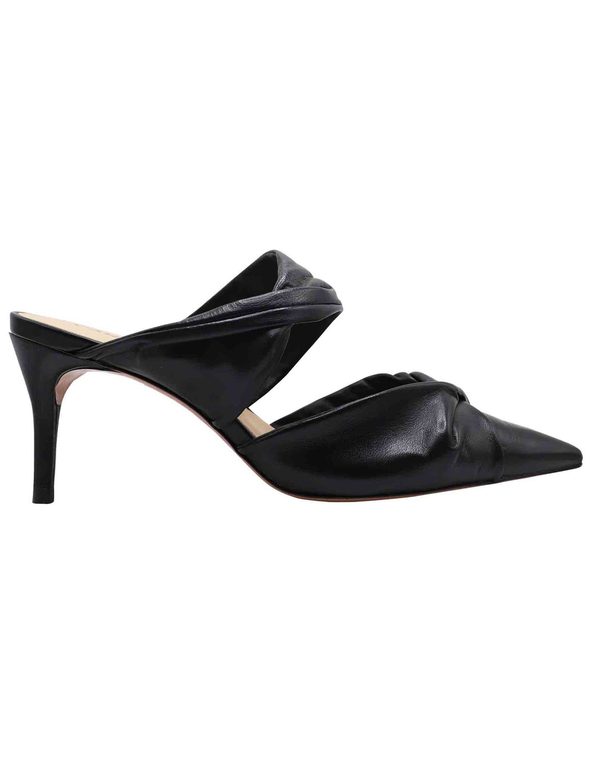 Women's black leather sabot with band on the instep and pointed toe