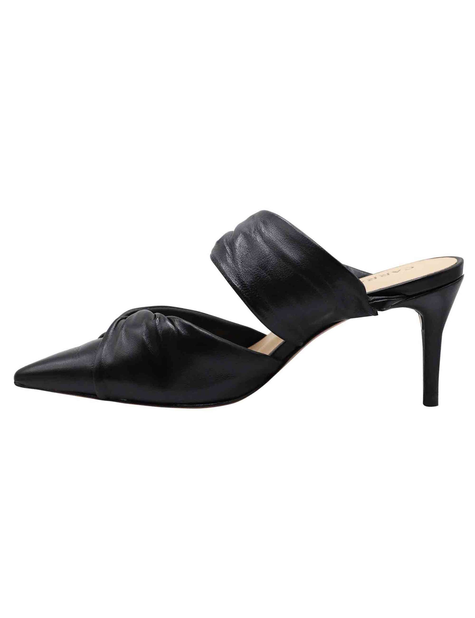 Women's black leather sabot with band on the instep and pointed toe