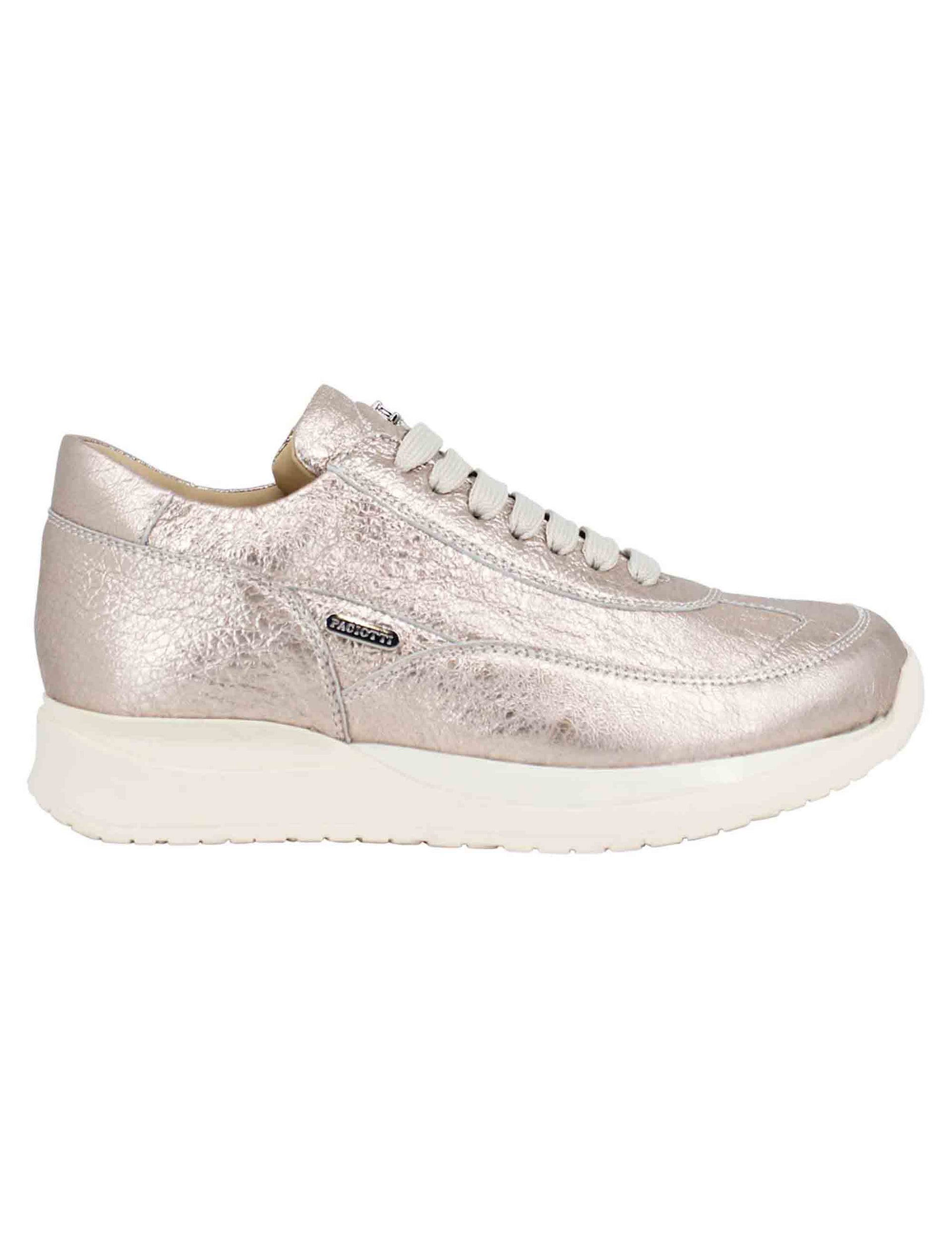 Women's sneakers in pink laminated leather