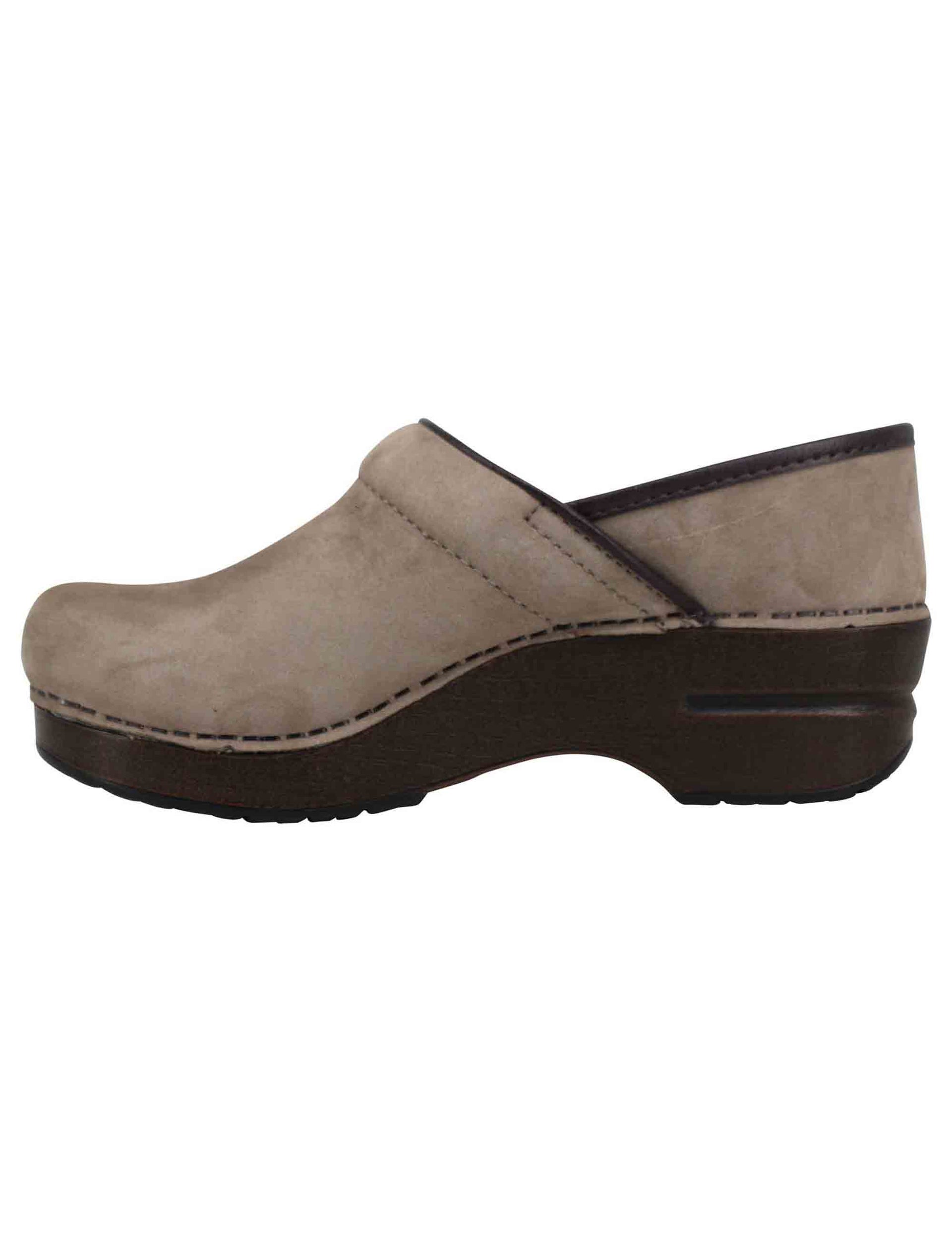 Professional women's clogs in taupe nubuck