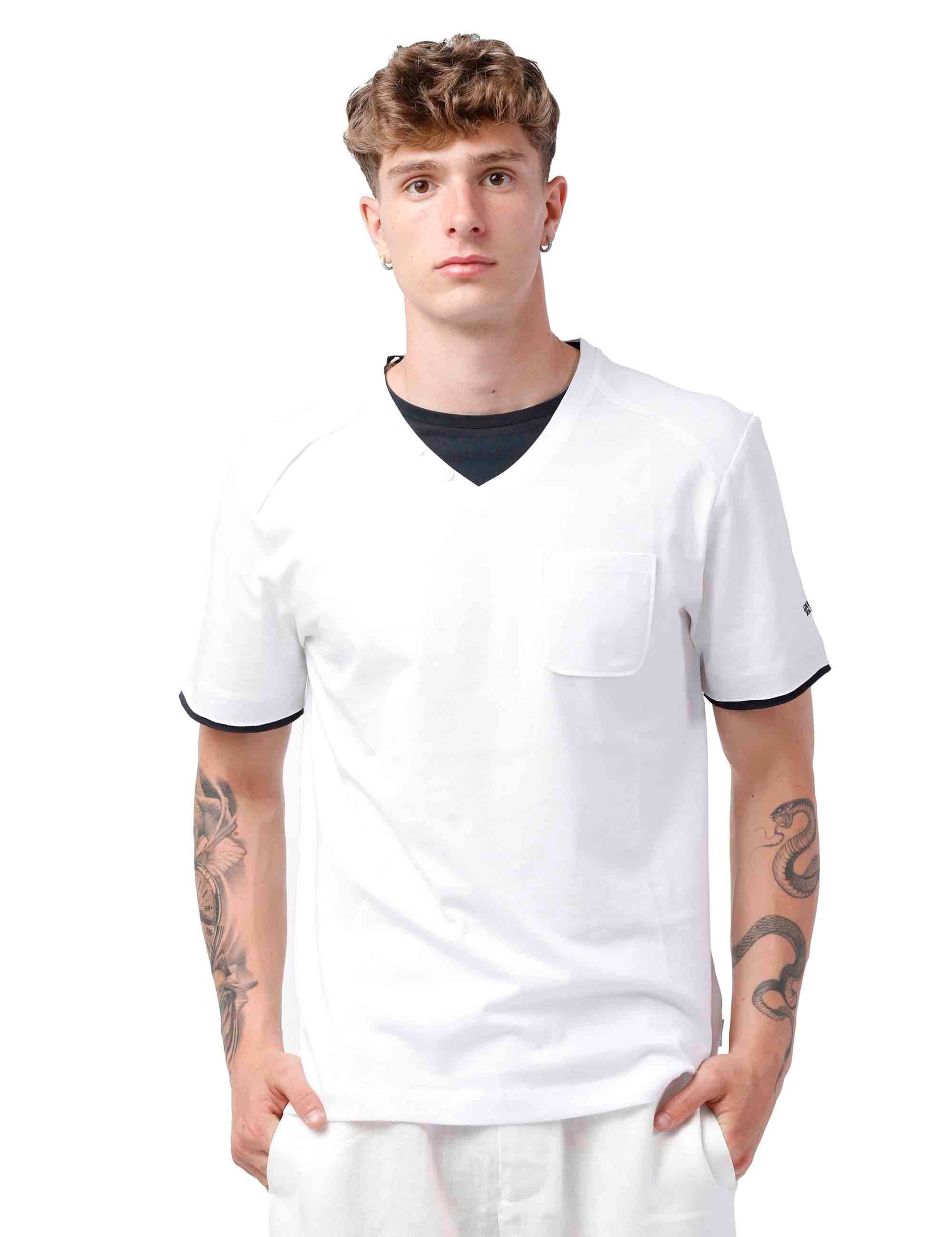 T-shirt uomo con taschino in bianco