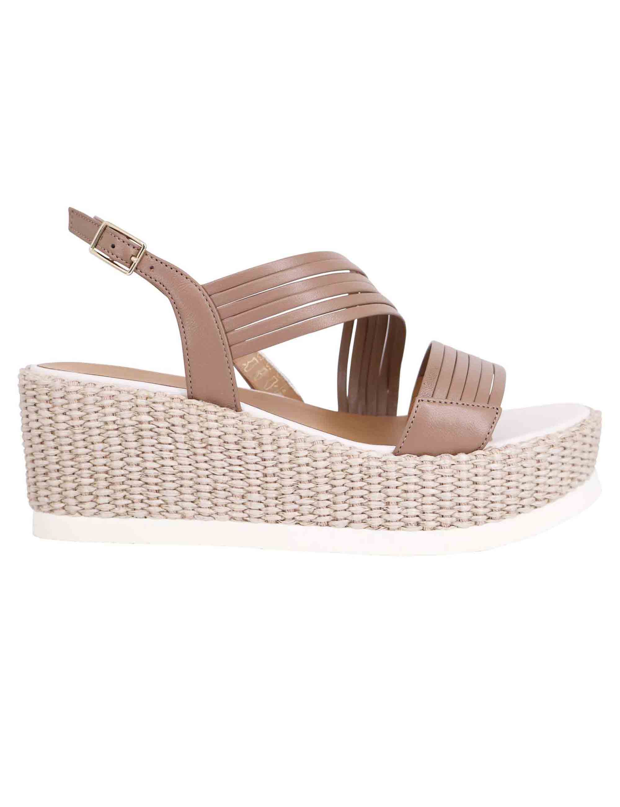 Spatarella Sandali slingback donna in pelle taupe con zeppa bassa fasciata in tessuto