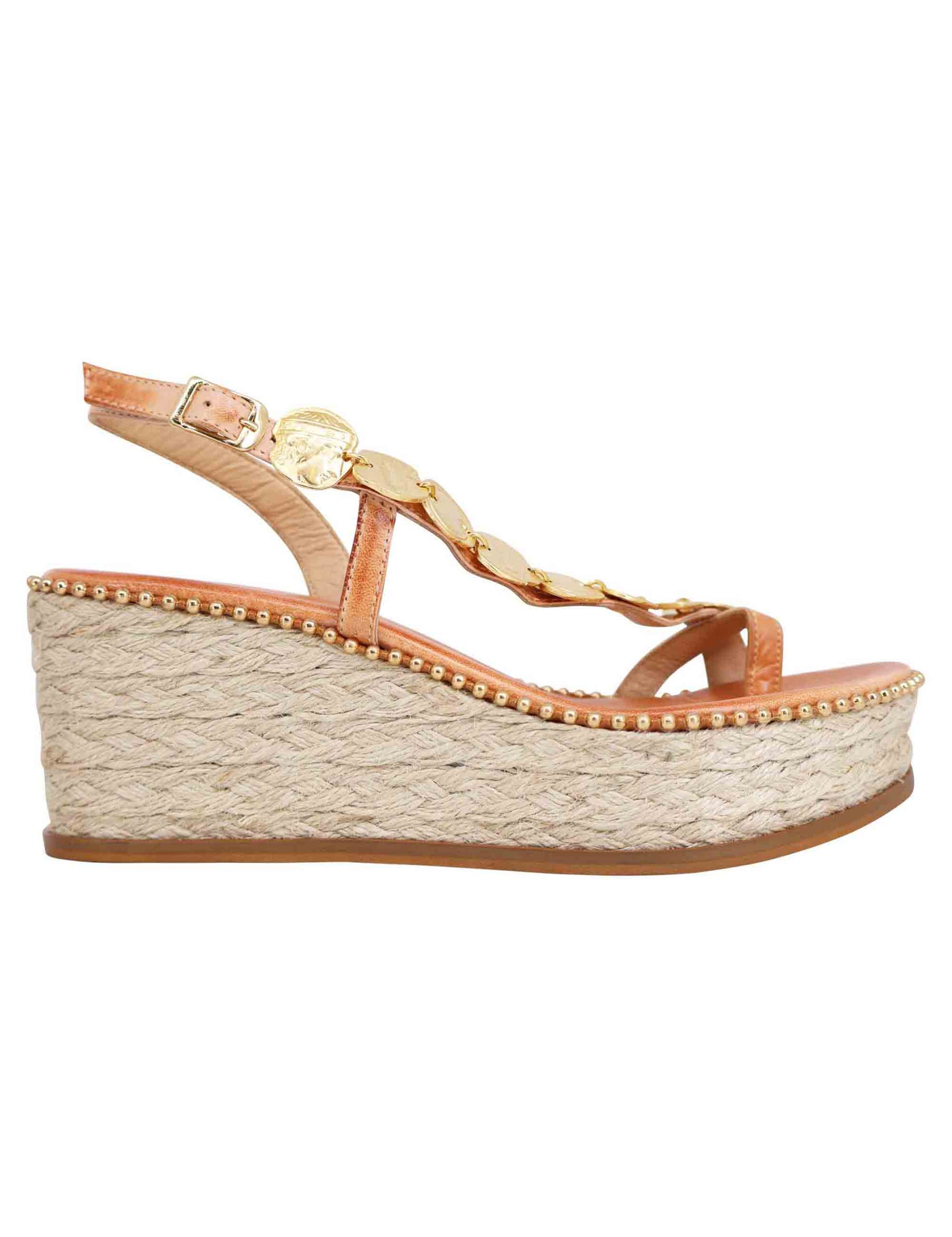 Women's flip-flop sandals in natural leather with gold accessories and rope wedge