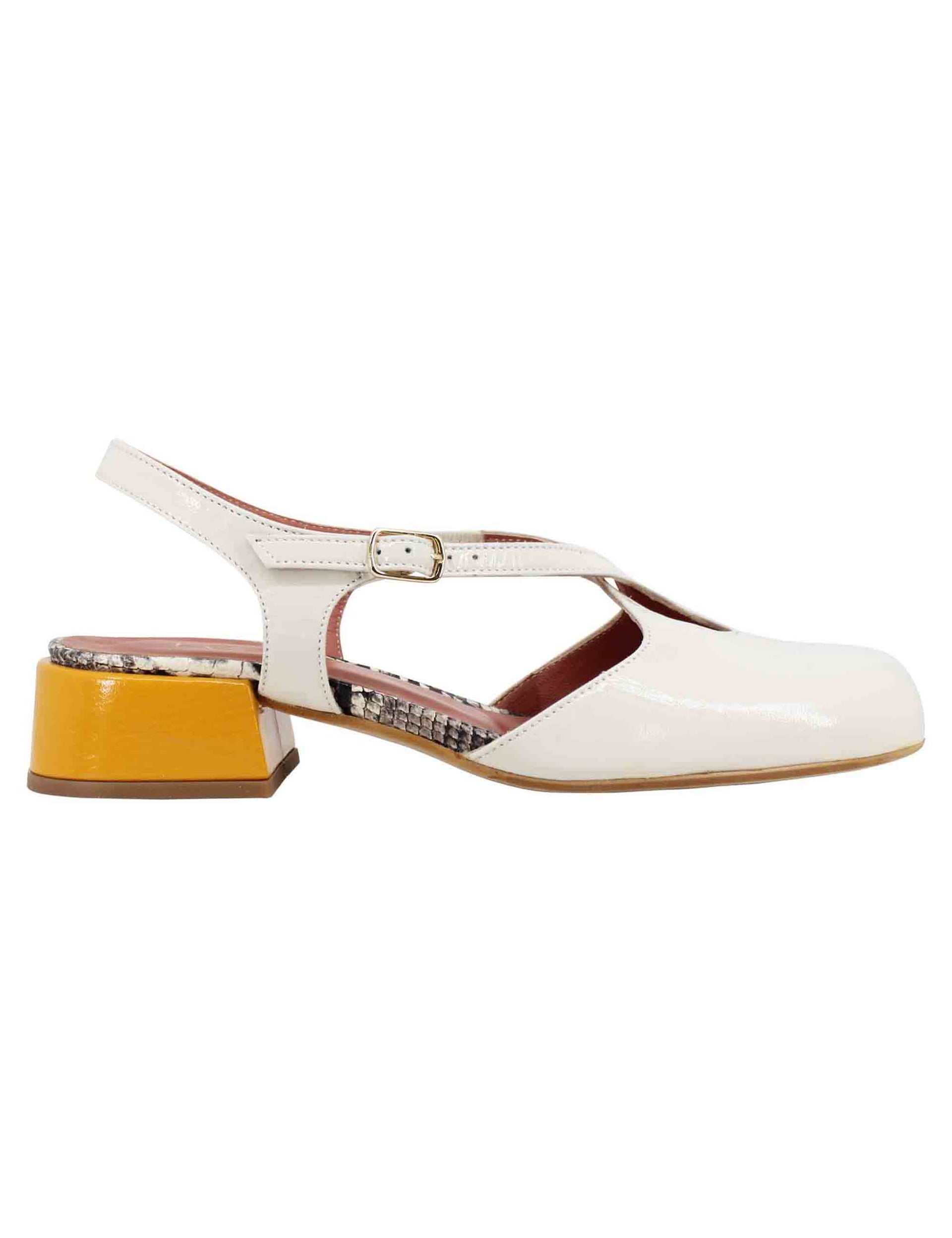 Women's slingback pumps in off-white patent leather with round toe