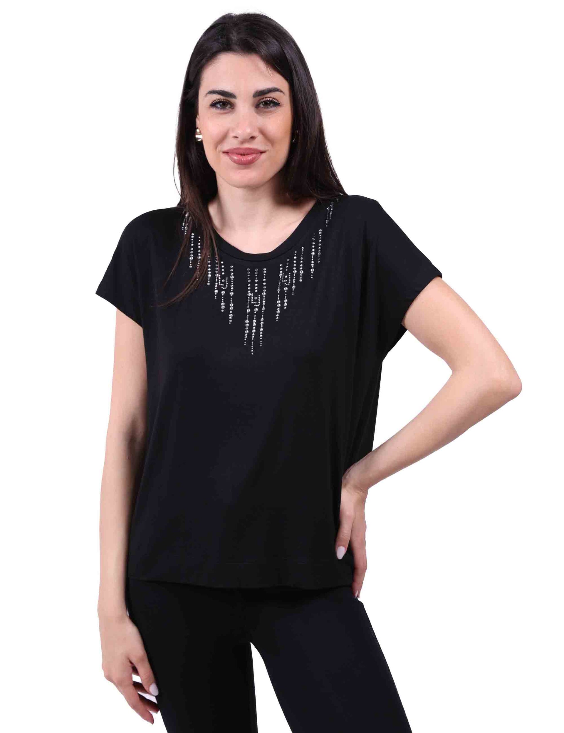 T-shirt donna con applicazioni in nero