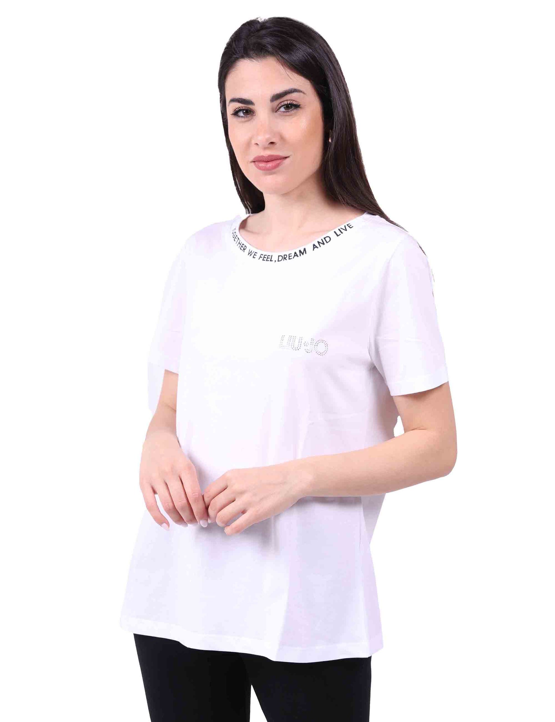 T-shirt donna con scollo ampio