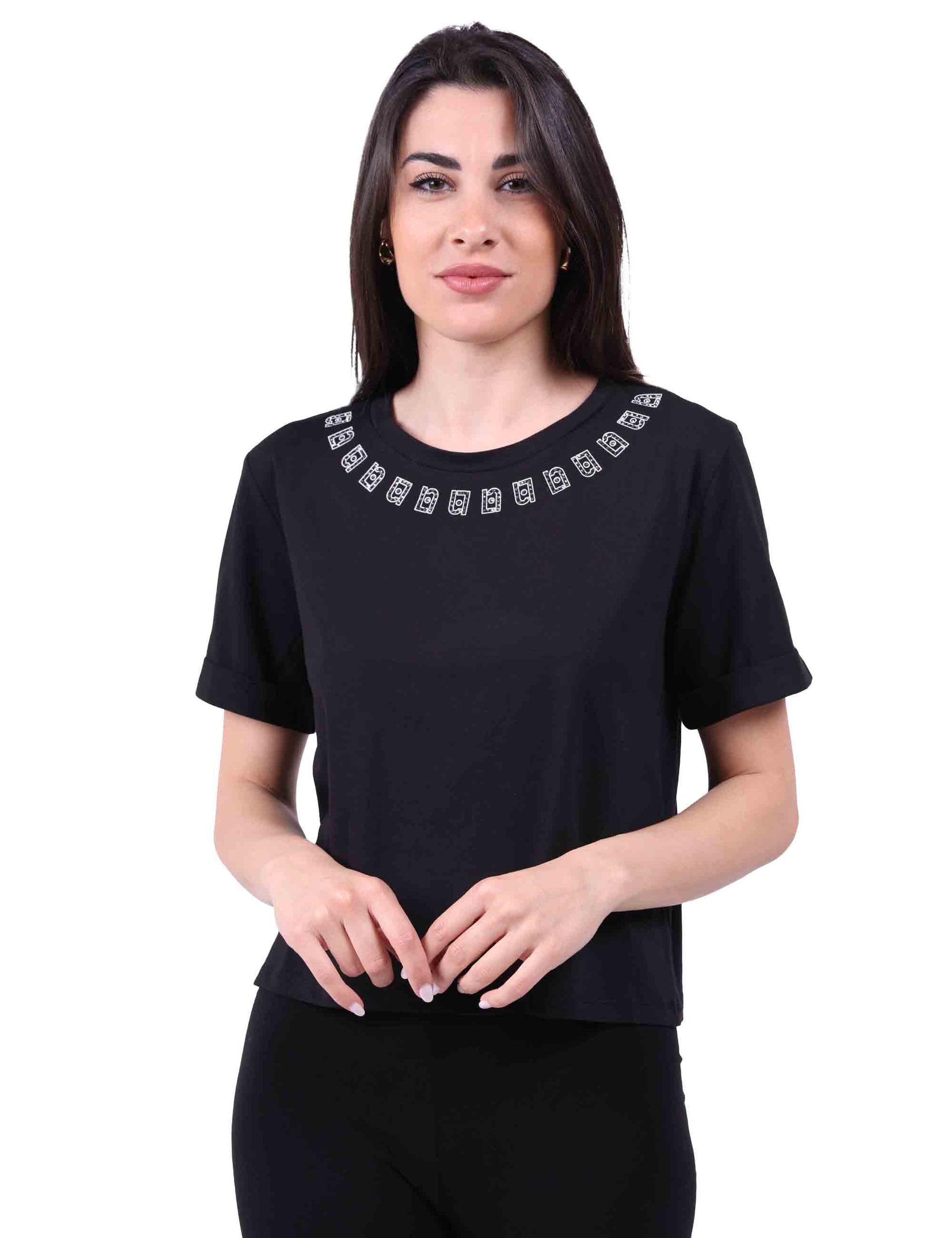 T-shirt donna girocollo in nero