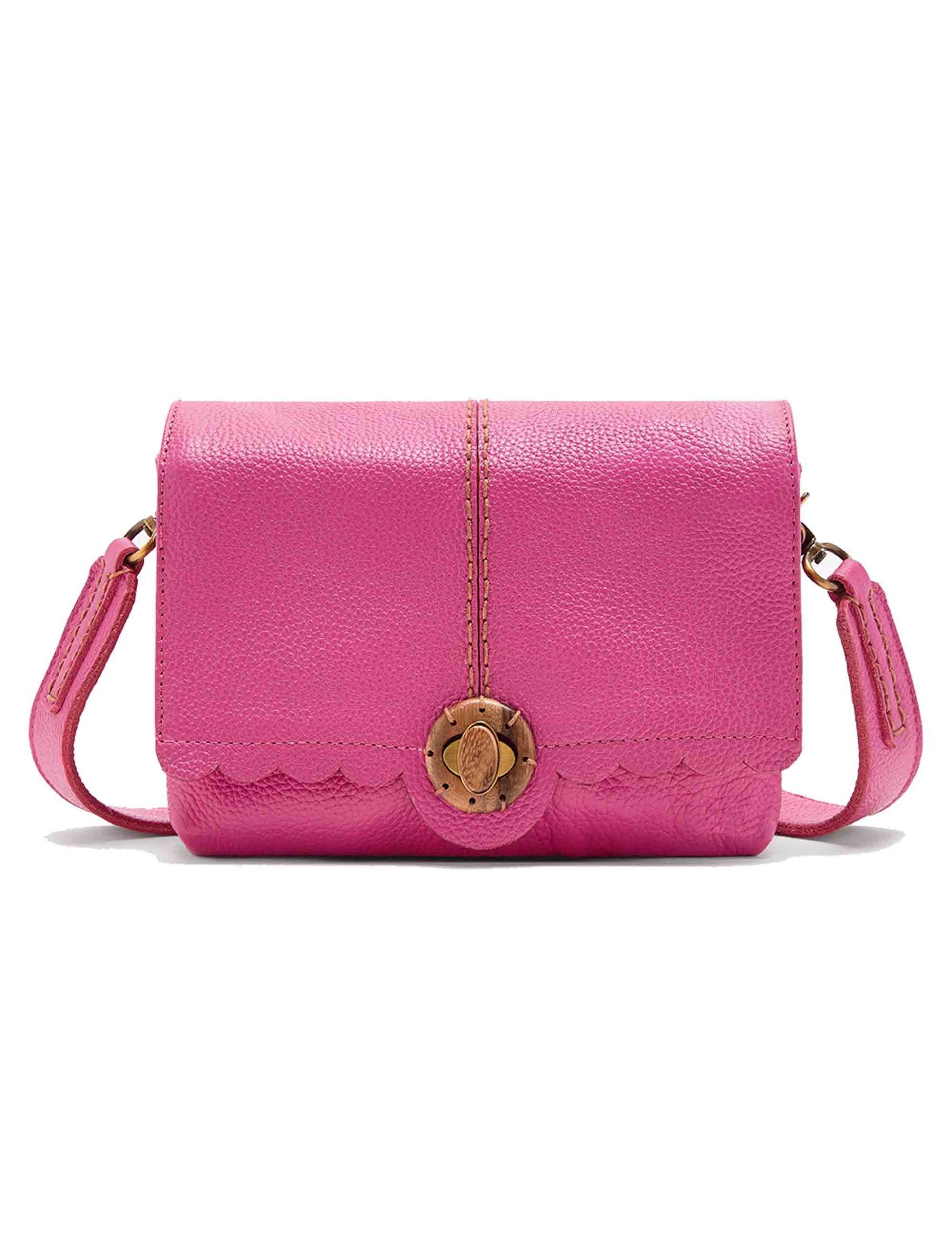Textured women's shoulder clutch bags in pink leather