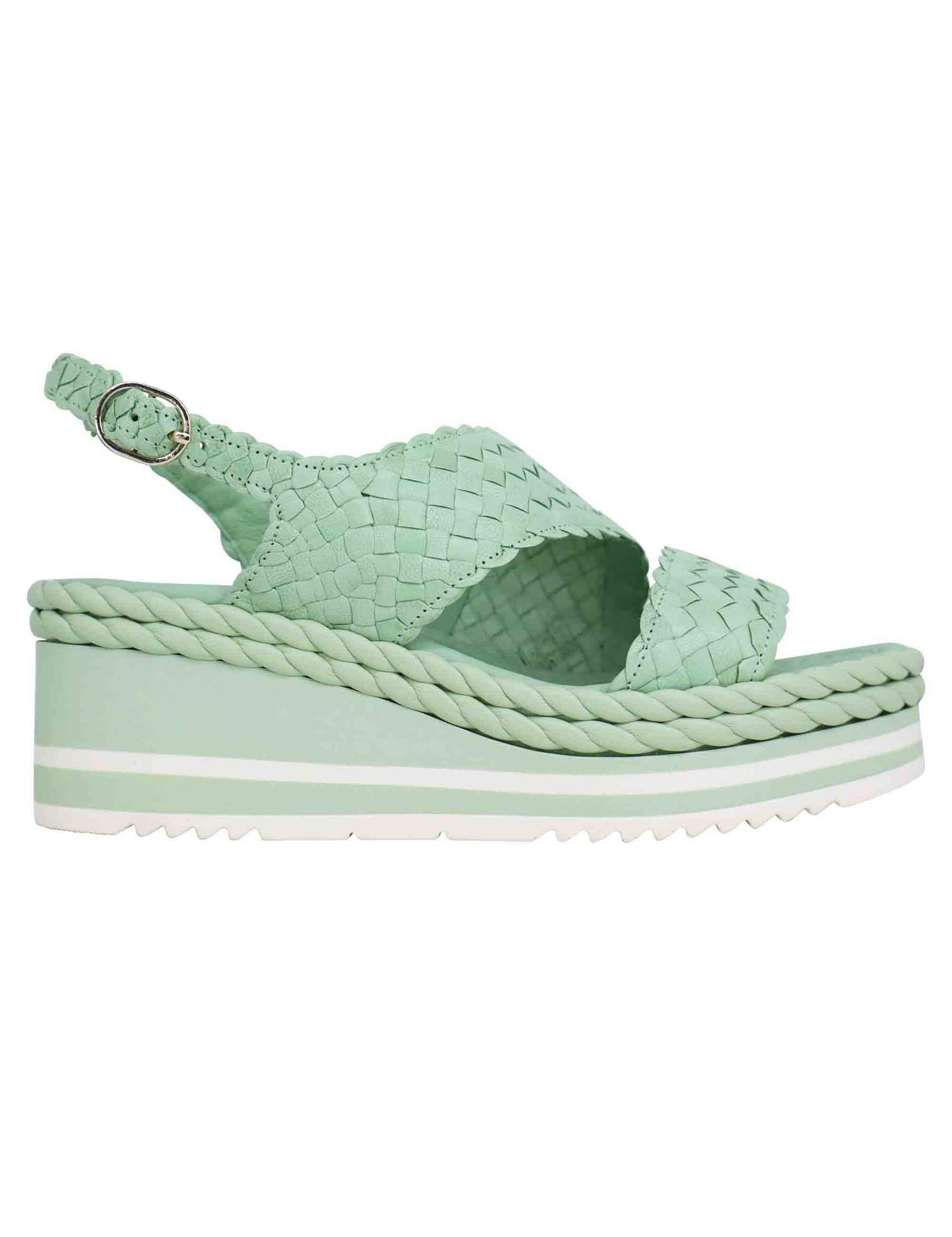 Women's sandals in green woven leather with rubber wedge