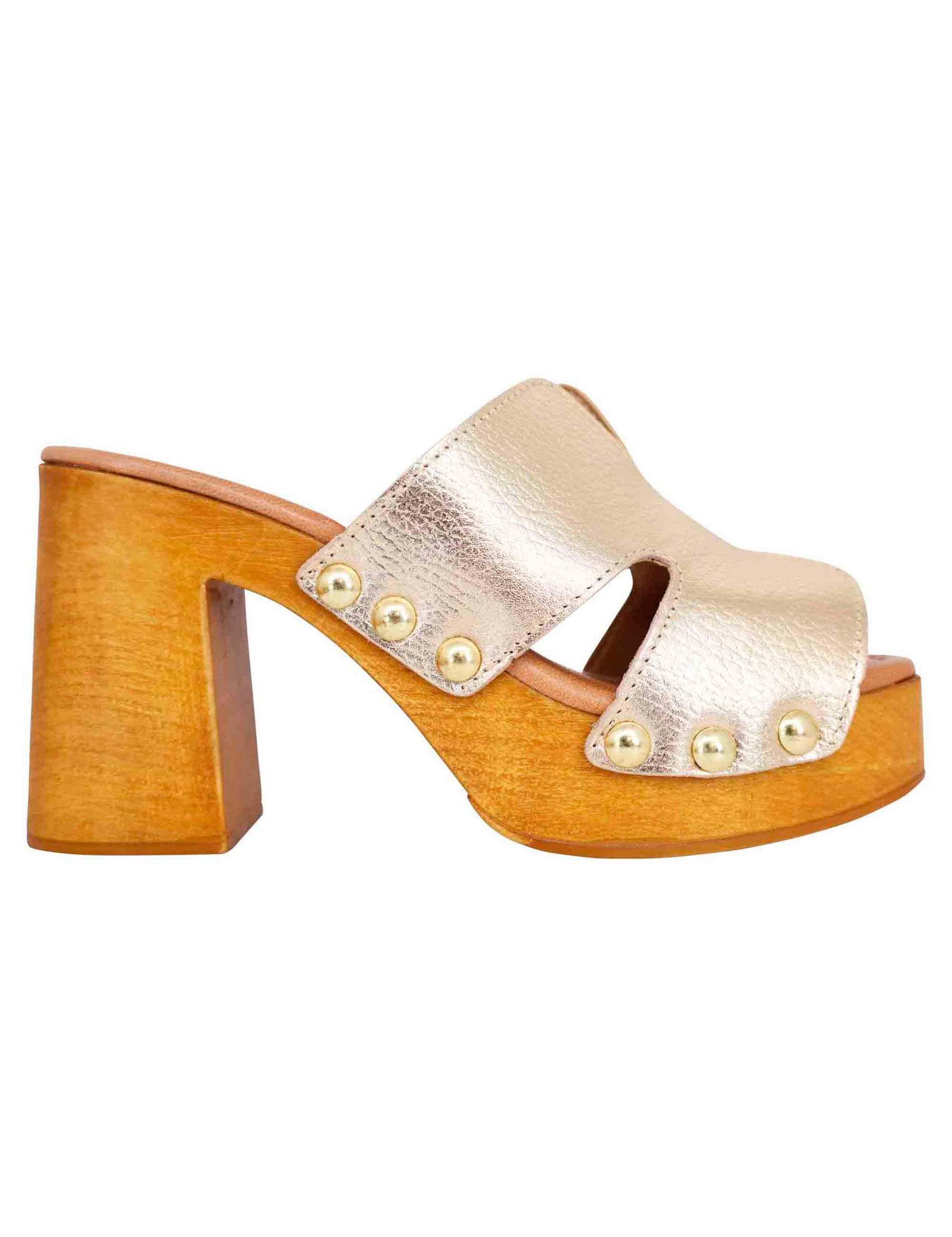 Women's clog sandals in platinum leather with gold buckles and high heel