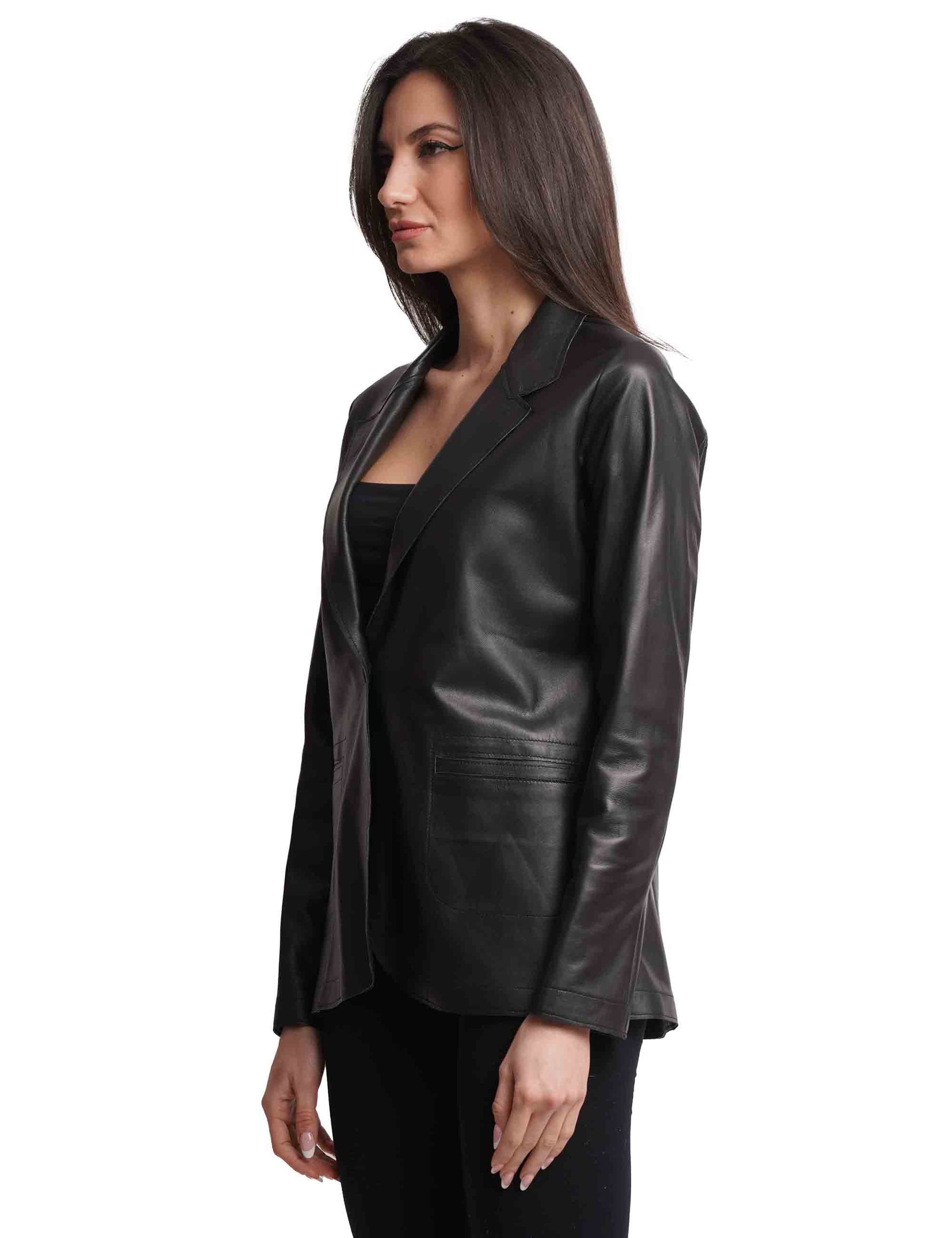 Single-breasted women's jackets in black unlined leather with 1 button