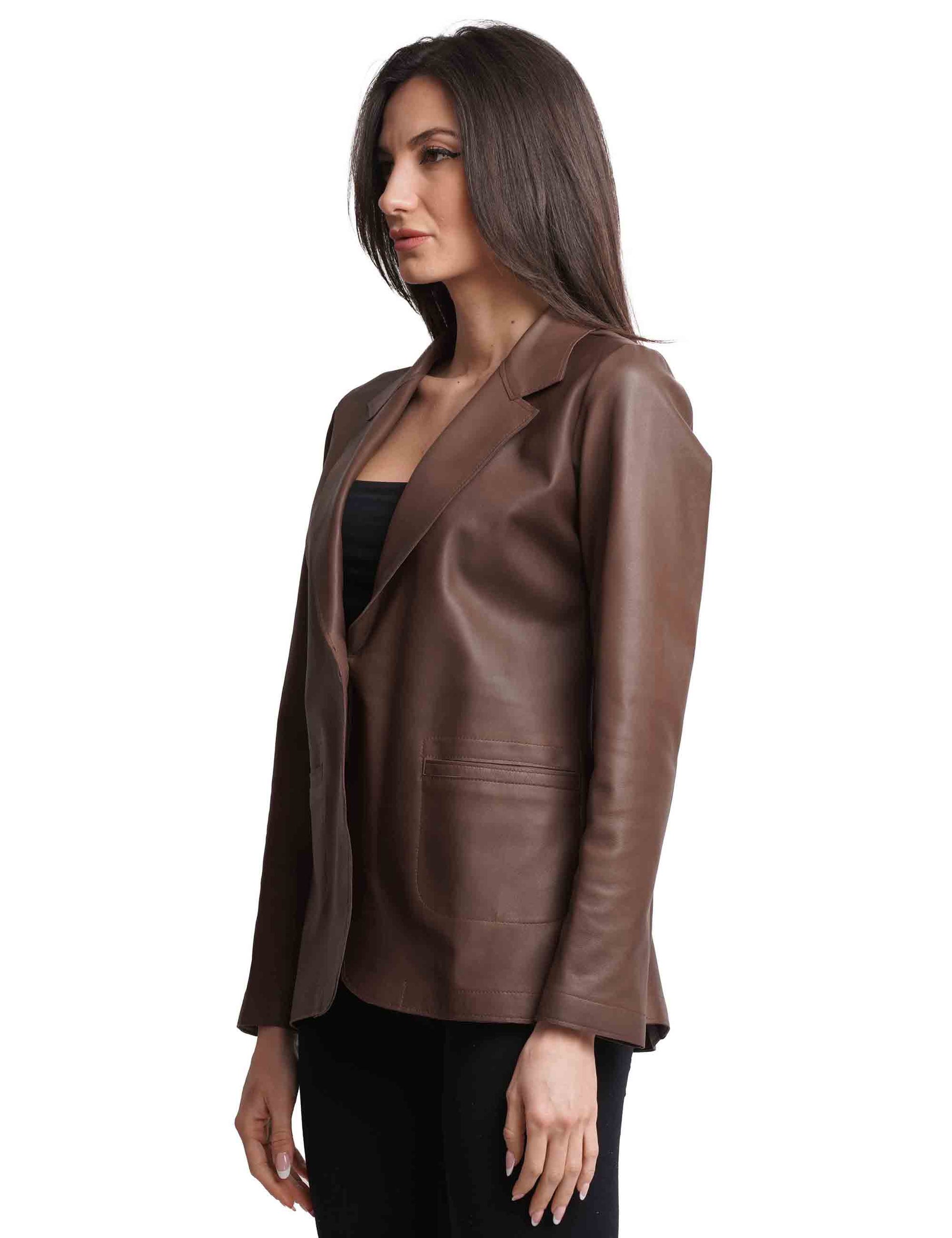 Single-breasted women's jackets in brown unlined leather with 1 button