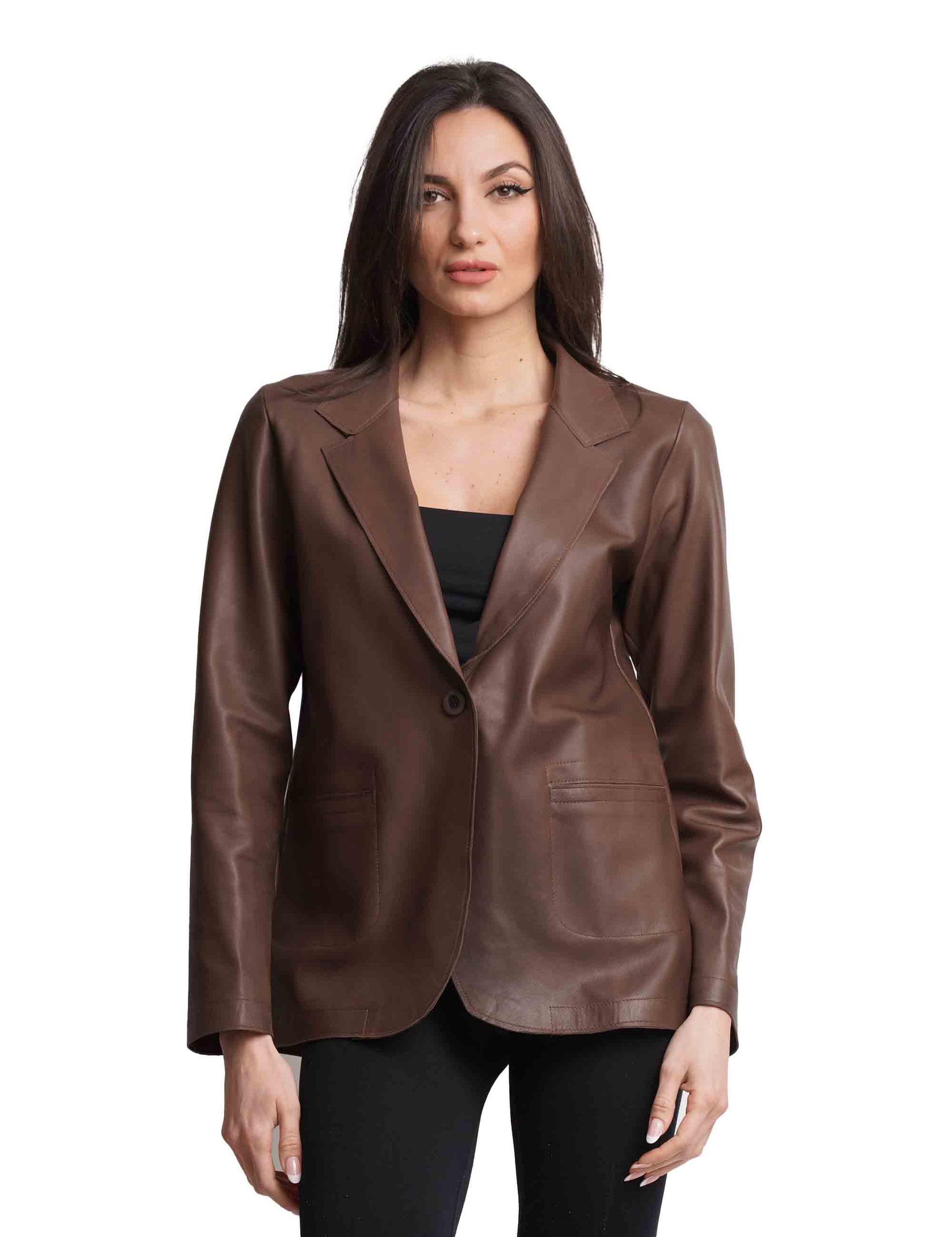 Single-breasted women's jackets in brown unlined leather with 1 button